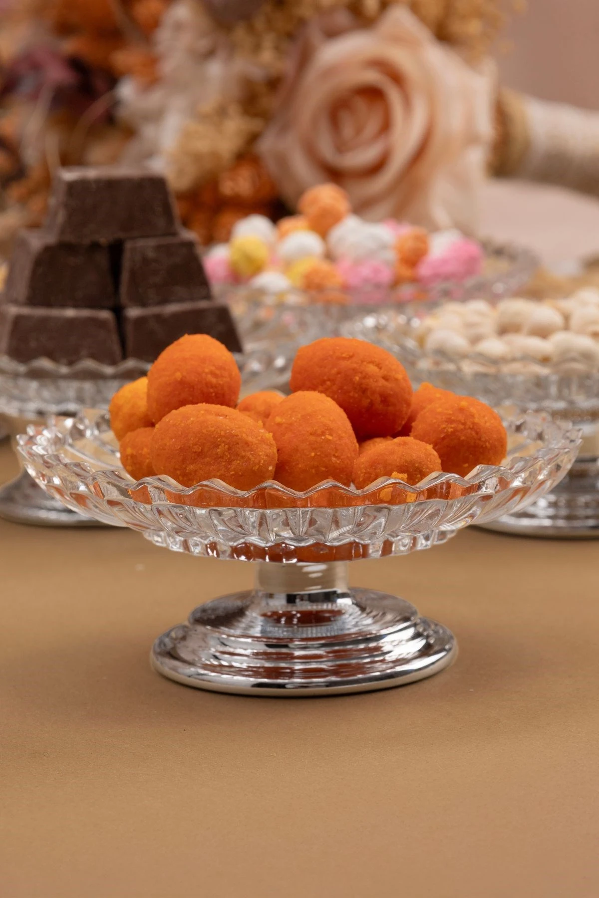 6'lı Mini Gümüş Metal Ayaklı Camlı Lokumluk, Kahve Yanı Kurabiye, Kek Ve Pasta Sunumluk, Makaronluk