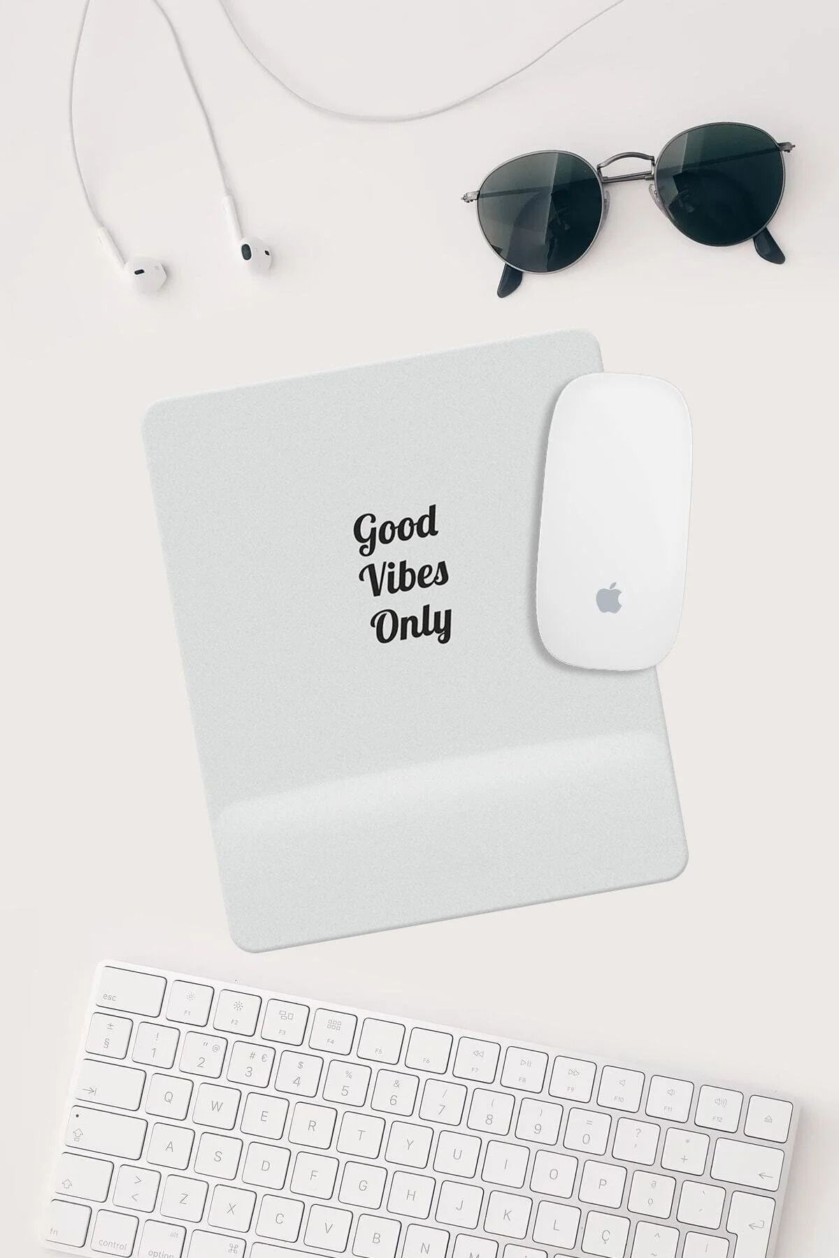 Gri Good Vibes Only Bilek Destekli Dikdörtgen Mouse Pad Mouse.