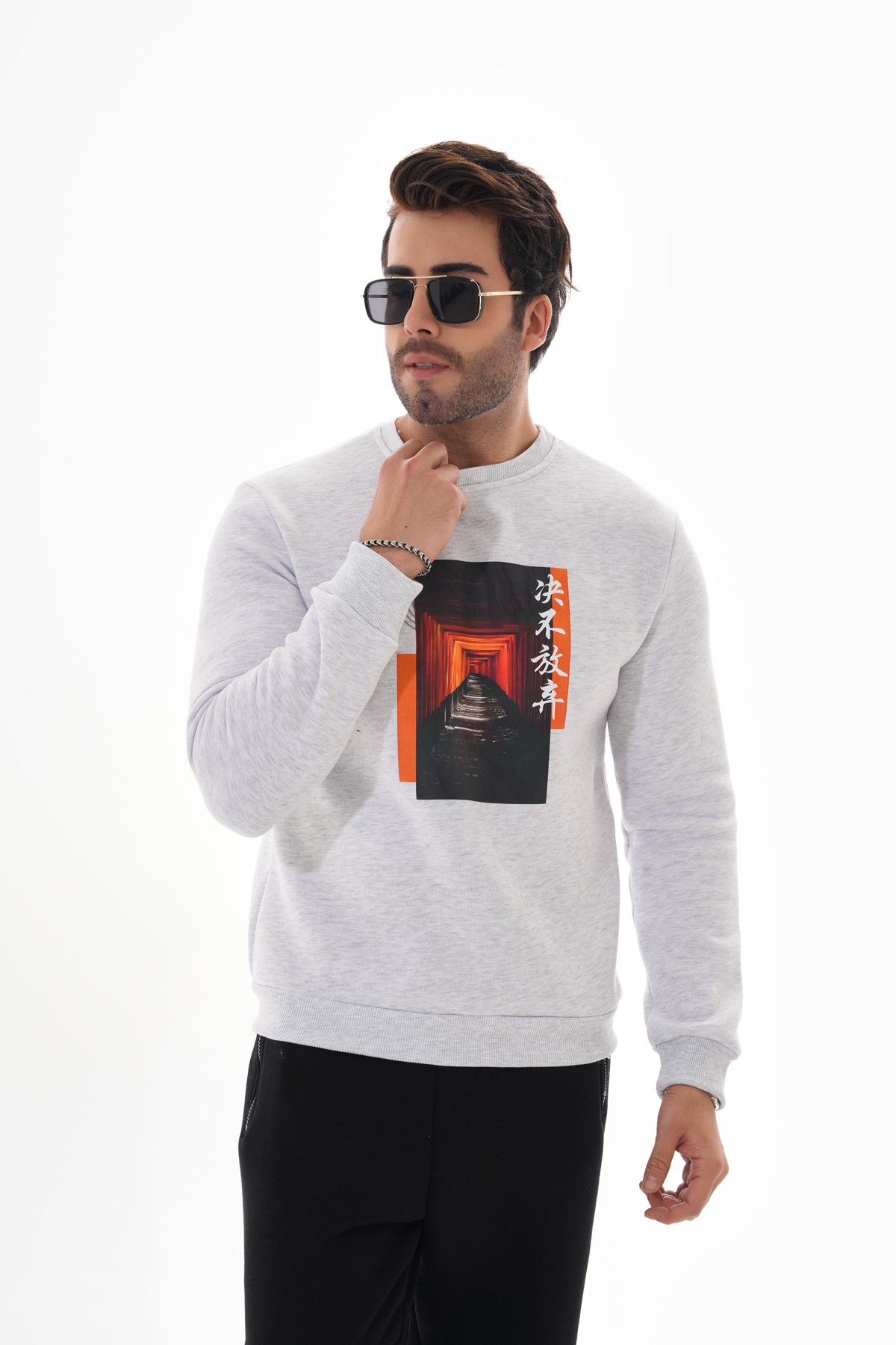 ‘Torii Serenity’ Baskılı Sıfır Yaka Sweatshirt