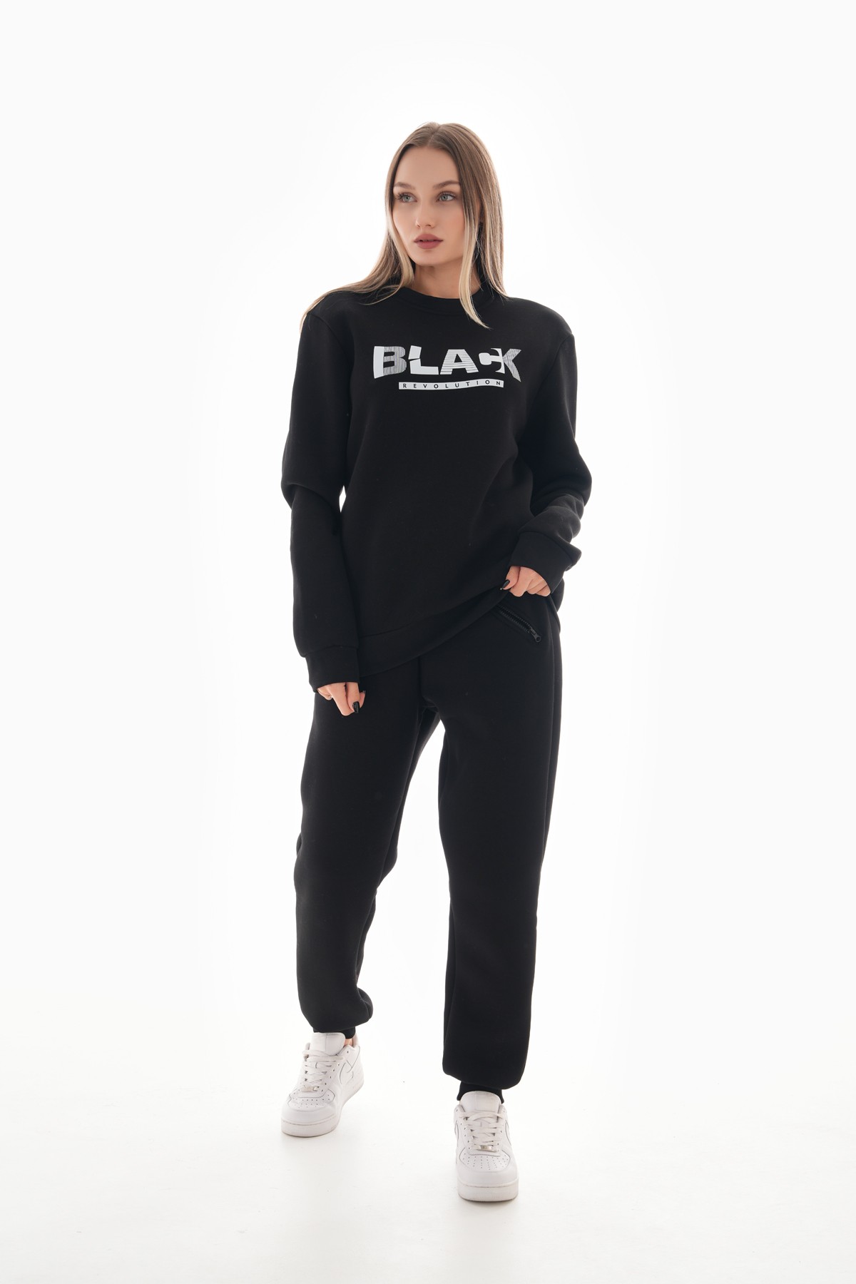 ‘Black Revolution’ Baskılı Sıfır Yaka Sweatshirt