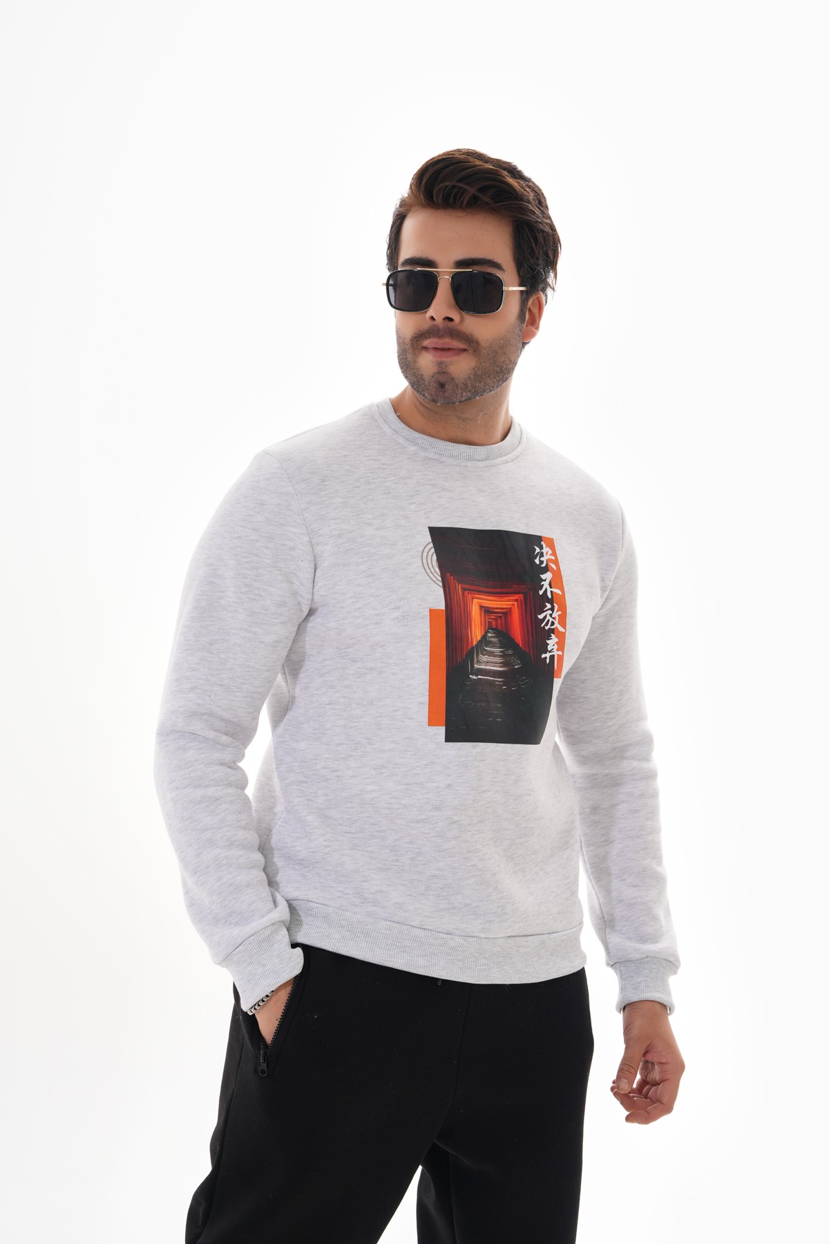 ‘Torii Serenity’ Baskılı Sıfır Yaka Sweatshirt