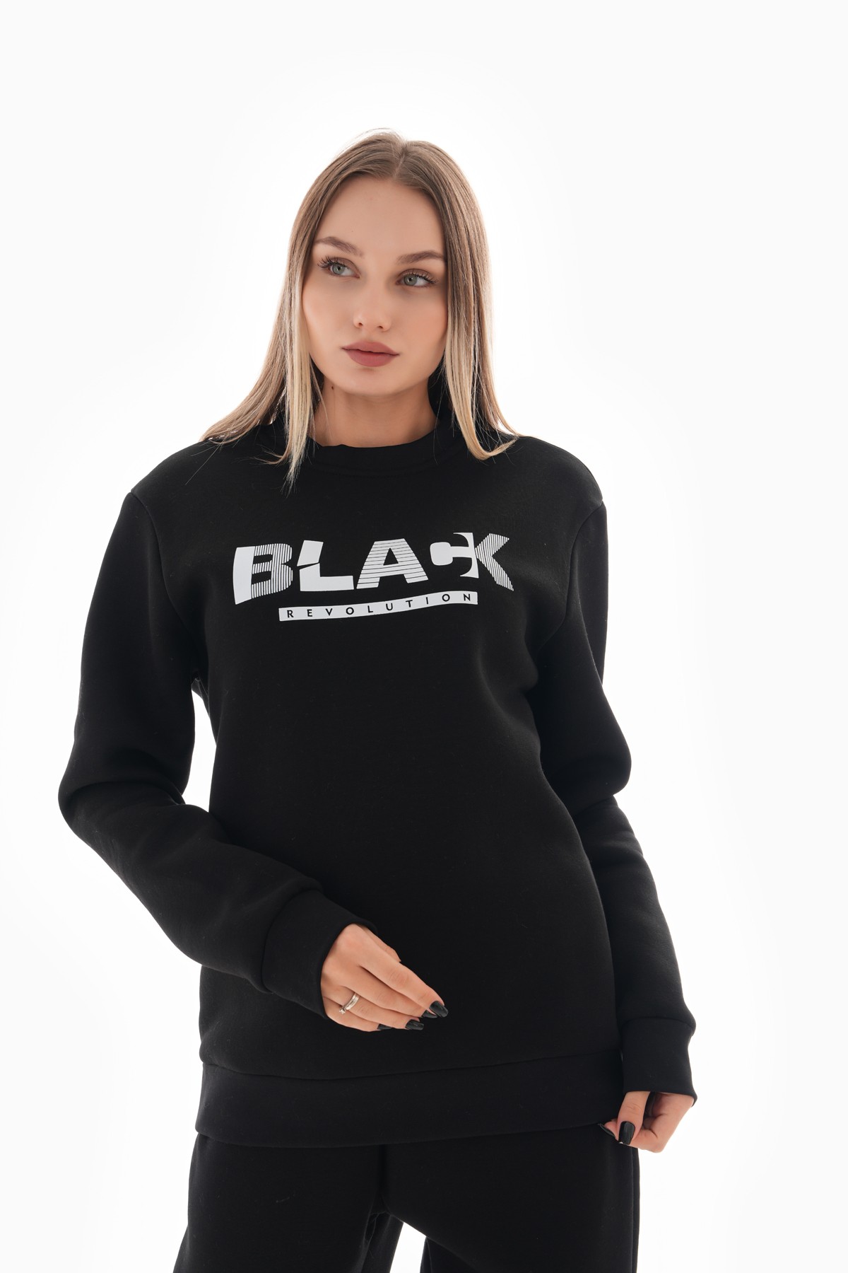 ‘Black Revolution’ Baskılı Sıfır Yaka Sweatshirt