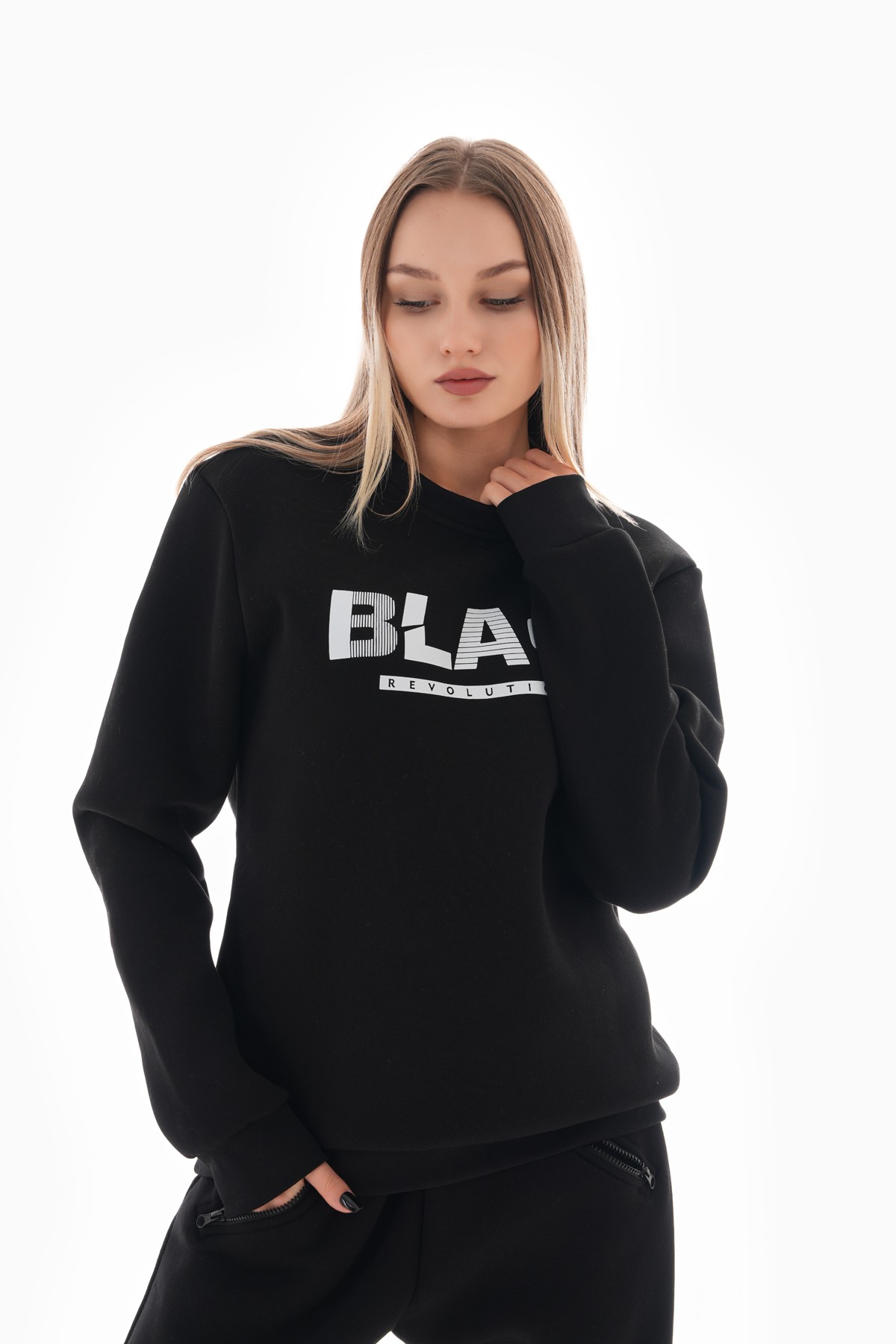 ‘Black Revolution’ Baskılı Sıfır Yaka Sweatshirt