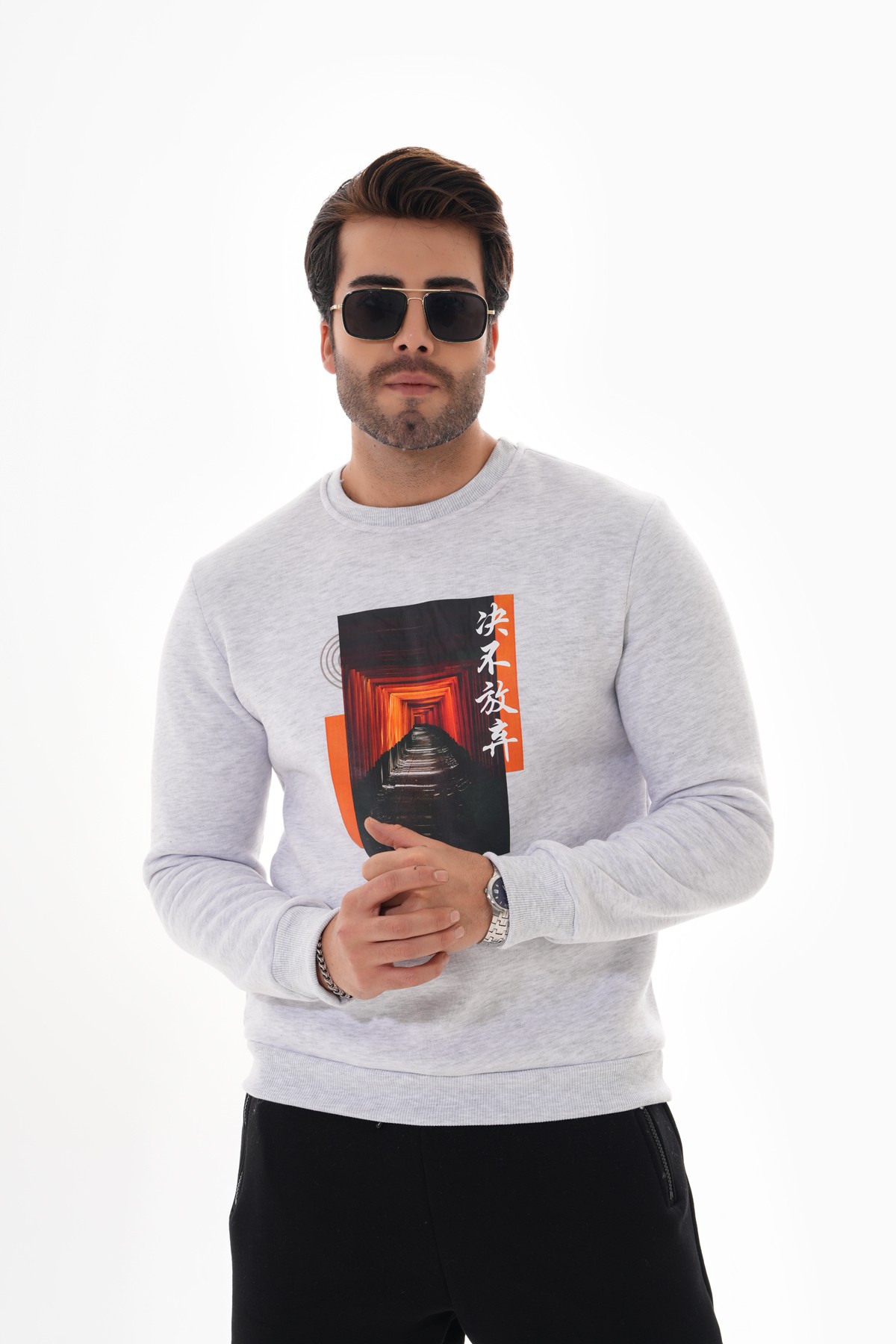 ‘Torii Serenity’ Baskılı Sıfır Yaka Sweatshirt