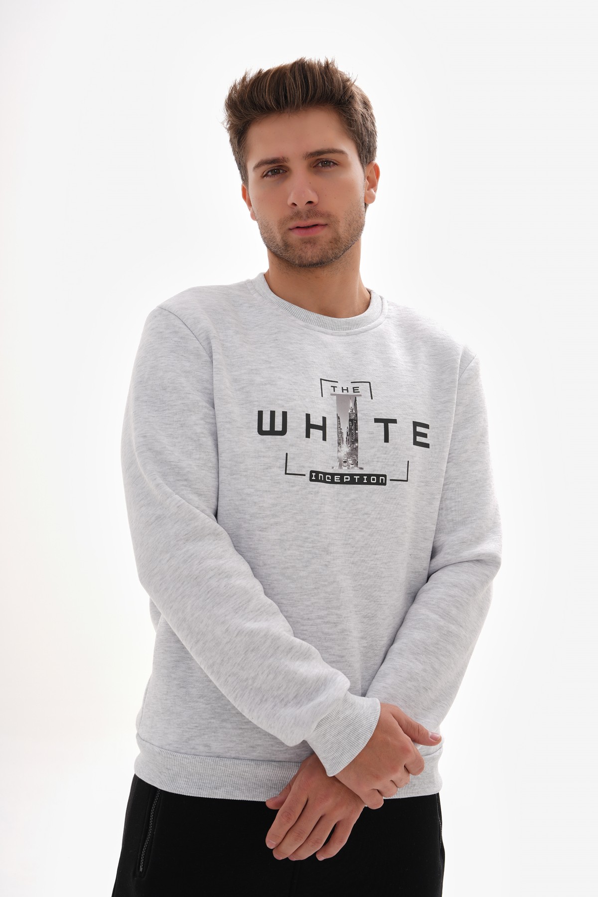 ‘The White Inception’ Baskılı Sıfır Yaka Sweatshirt