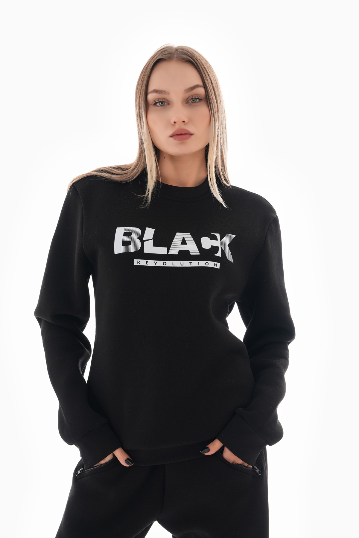 ‘Black Revolution’ Baskılı Sıfır Yaka Sweatshirt