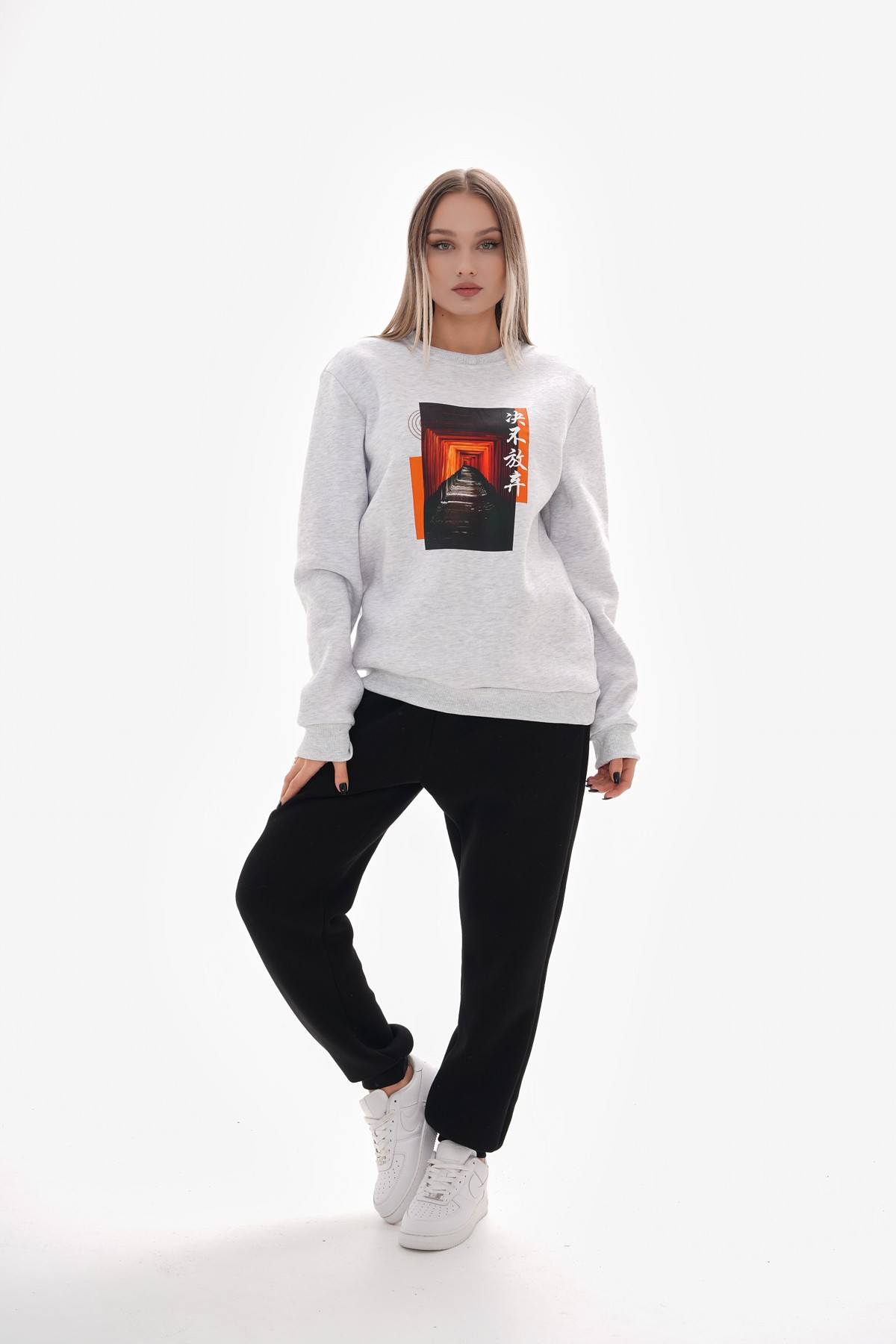 ‘Torii Serenity’ Baskılı Sıfır Yaka Sweatshirt