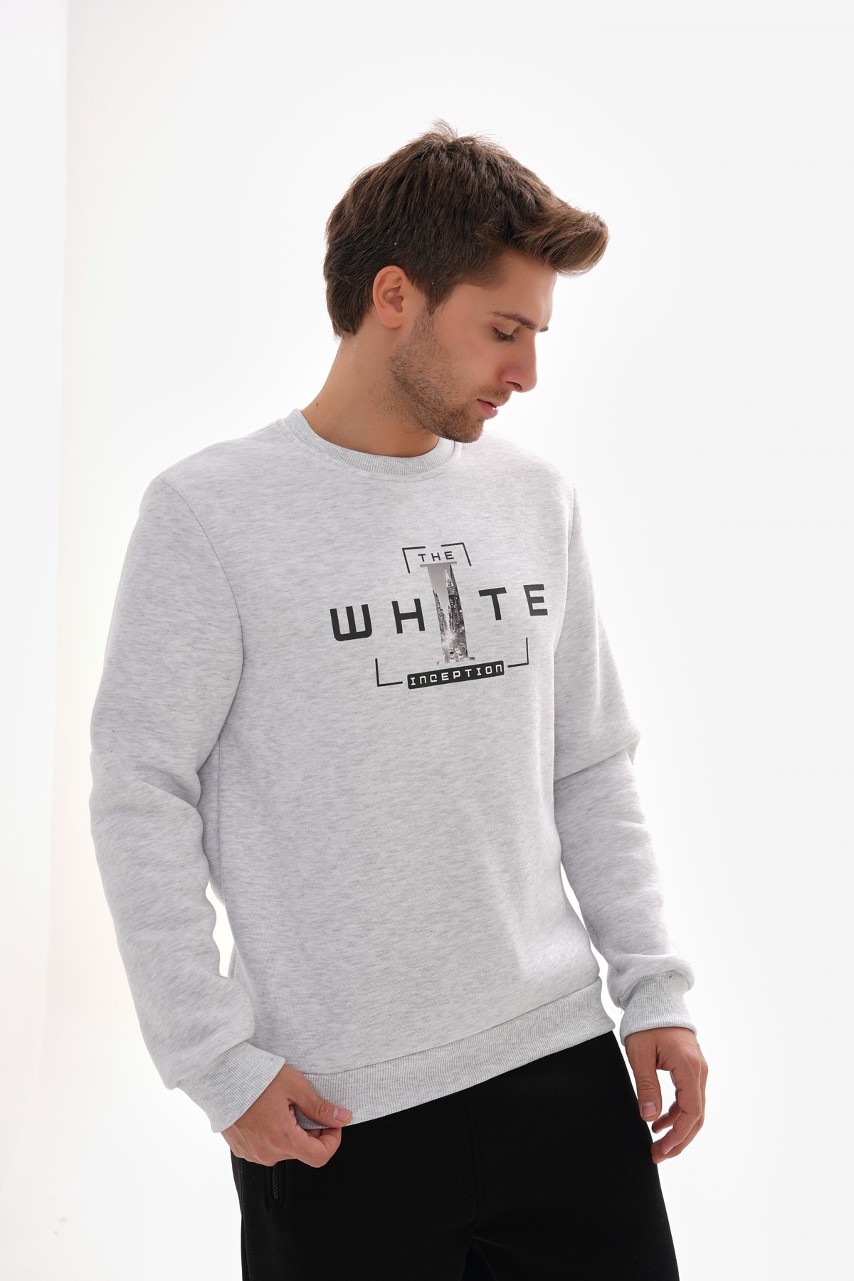 ‘The White Inception’ Baskılı Sıfır Yaka Sweatshirt