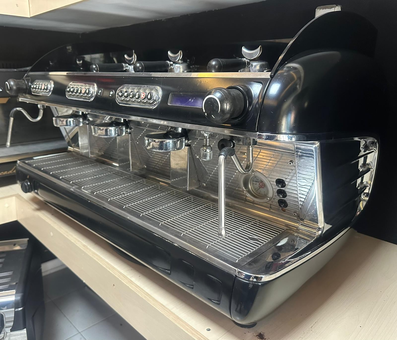Sanremo Verona  Multiboiler  Espresso Kahve Makinesi, 3 Gruplu, Beyaz