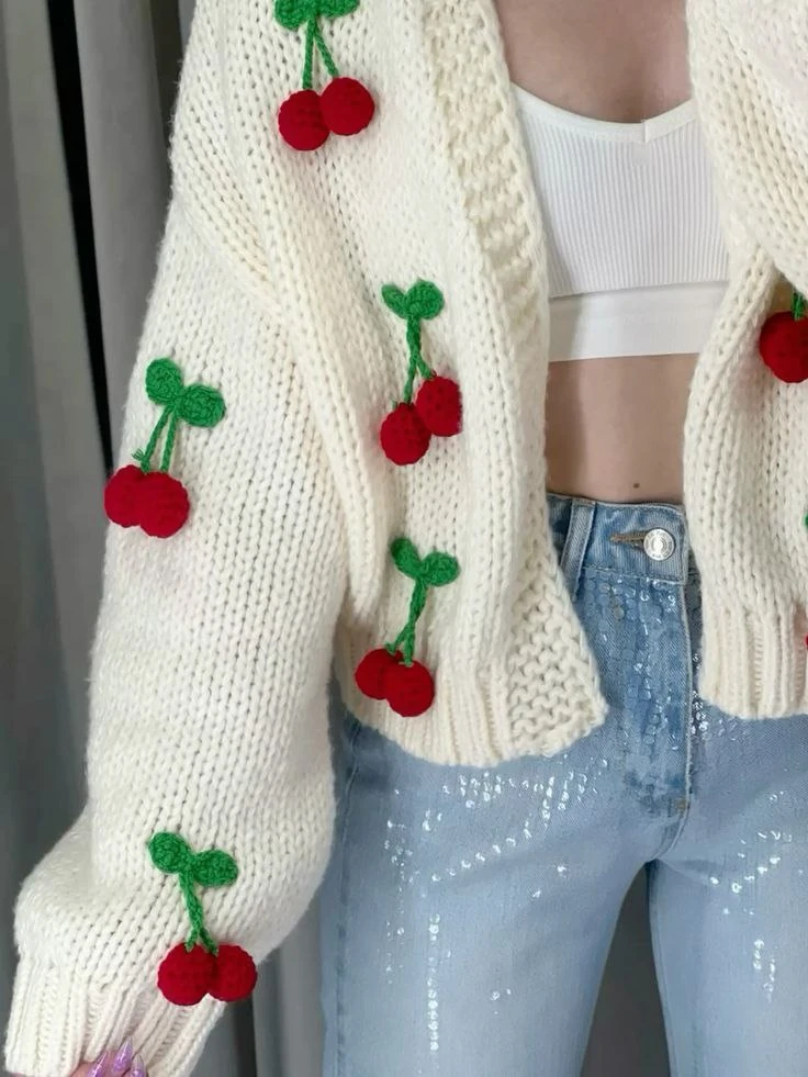 Kiraz Detaylı Triko Hırka