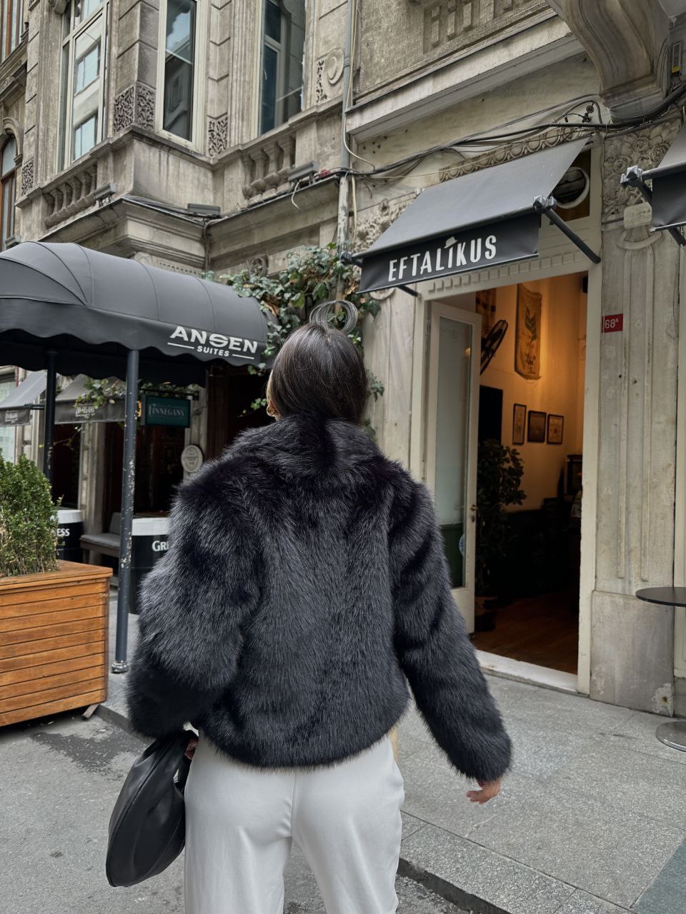 Yaka Detaylı Kısa Kürk Mont