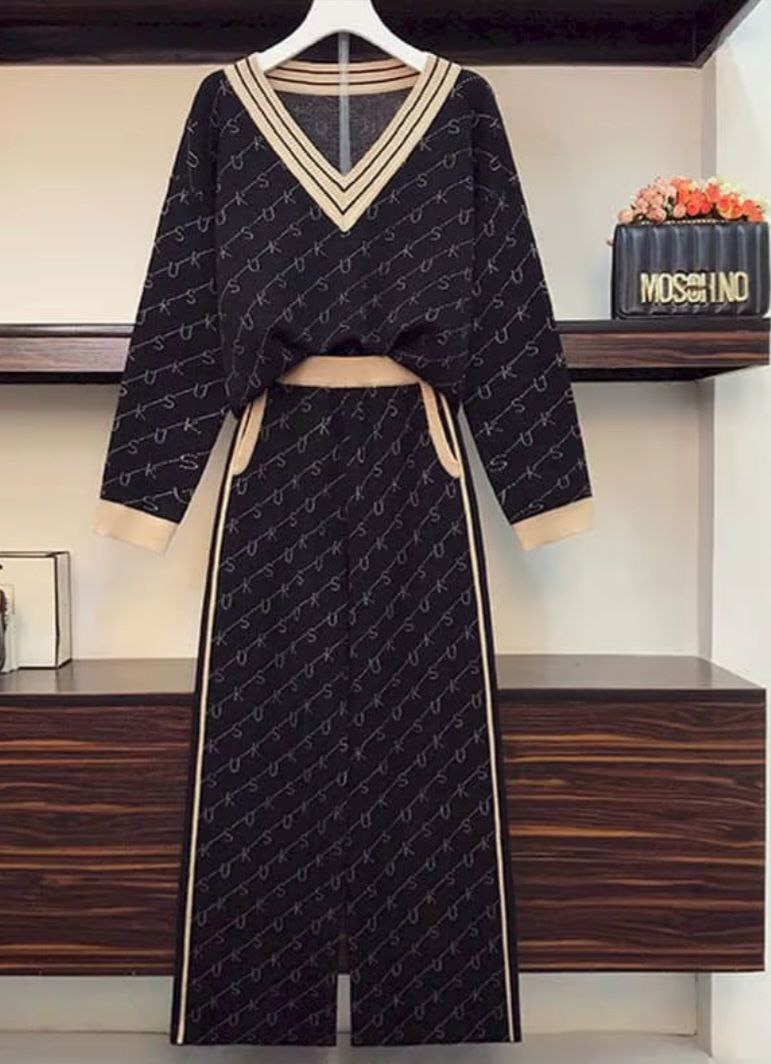 V yaka Detaylı Triko Takım