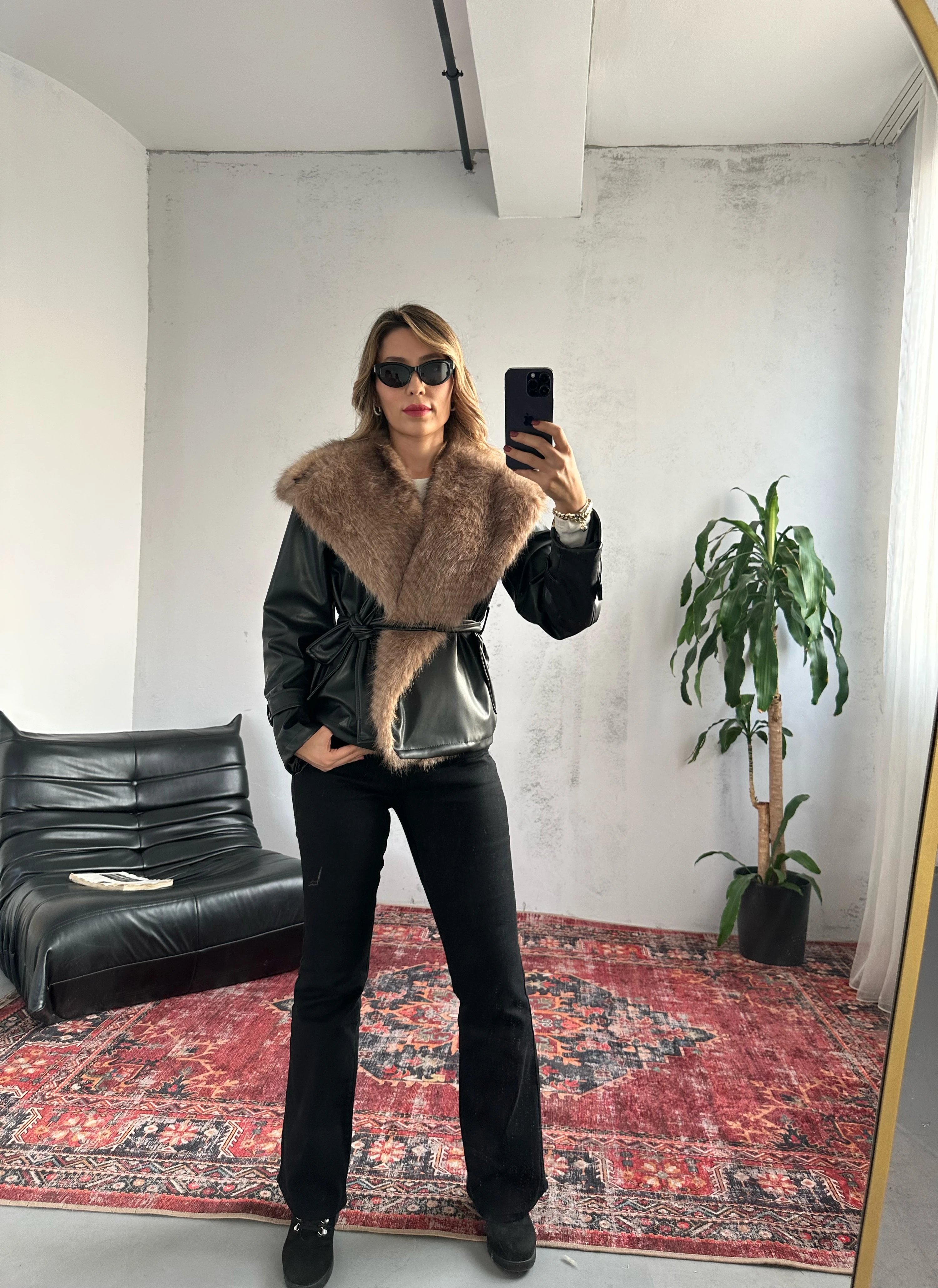 Kürk Yaka Kuşaklı Deri Ceket