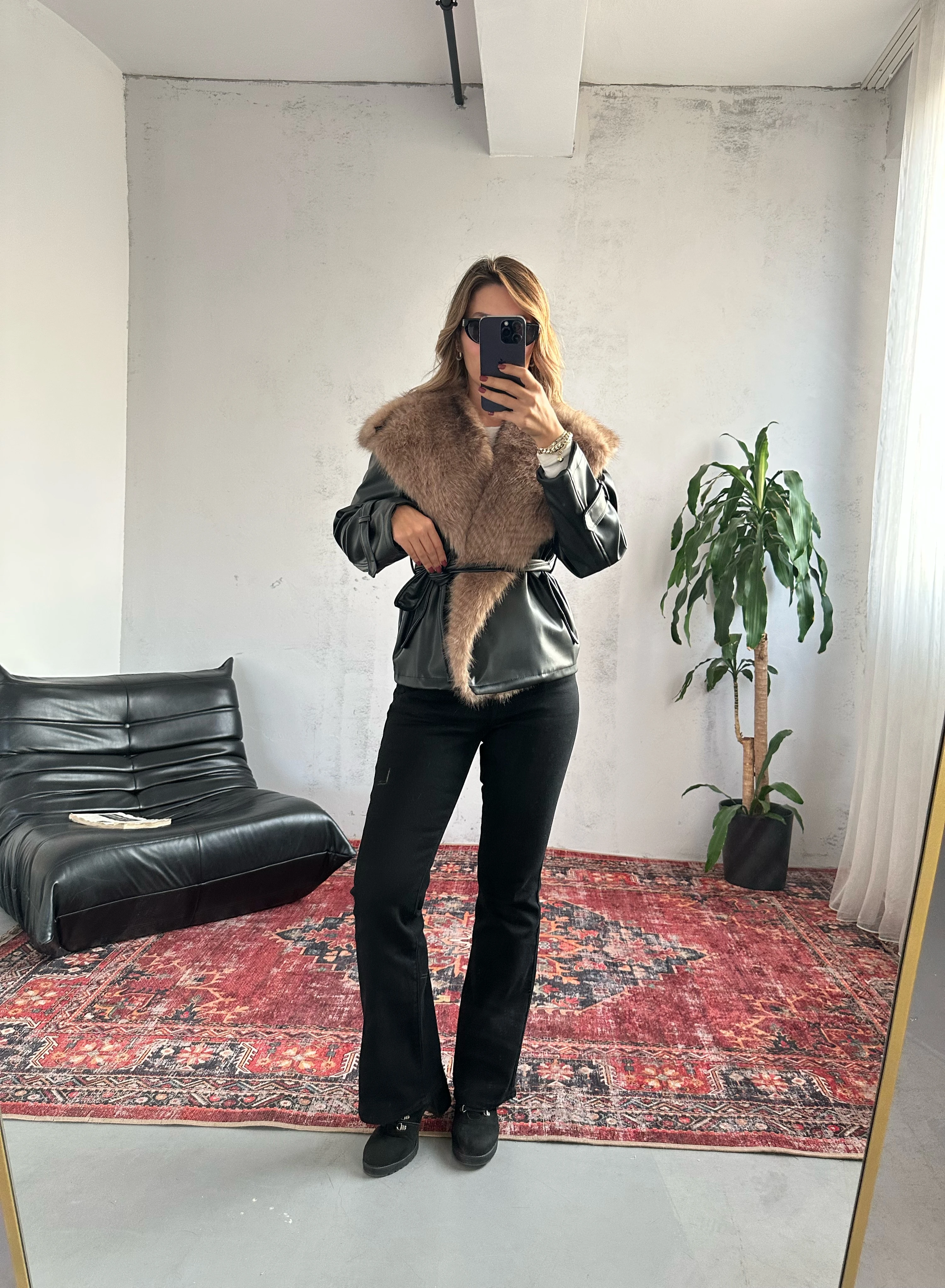 Kürk Yaka Kuşaklı Deri Ceket