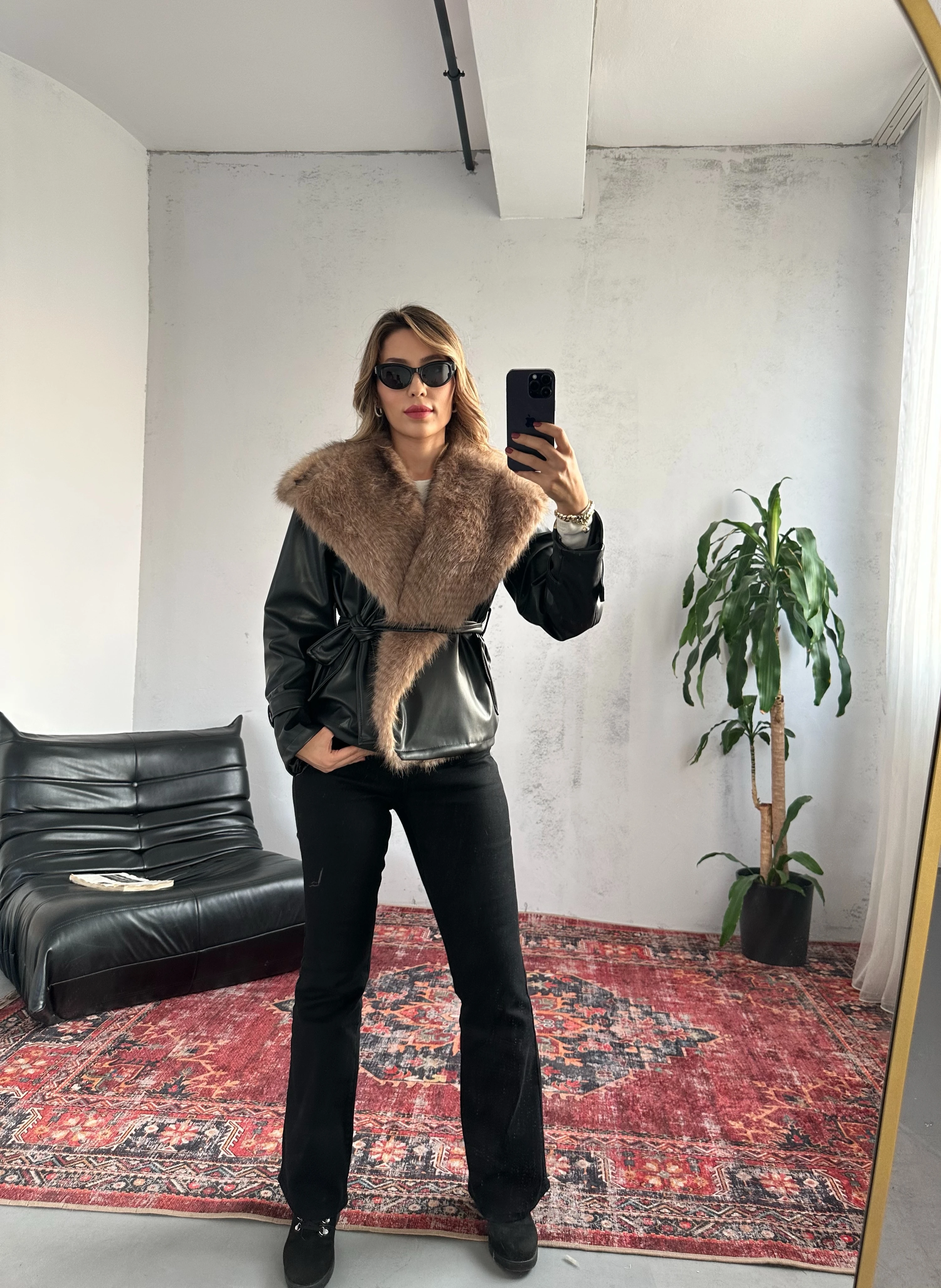 Kürk Yaka Kuşaklı Deri Ceket