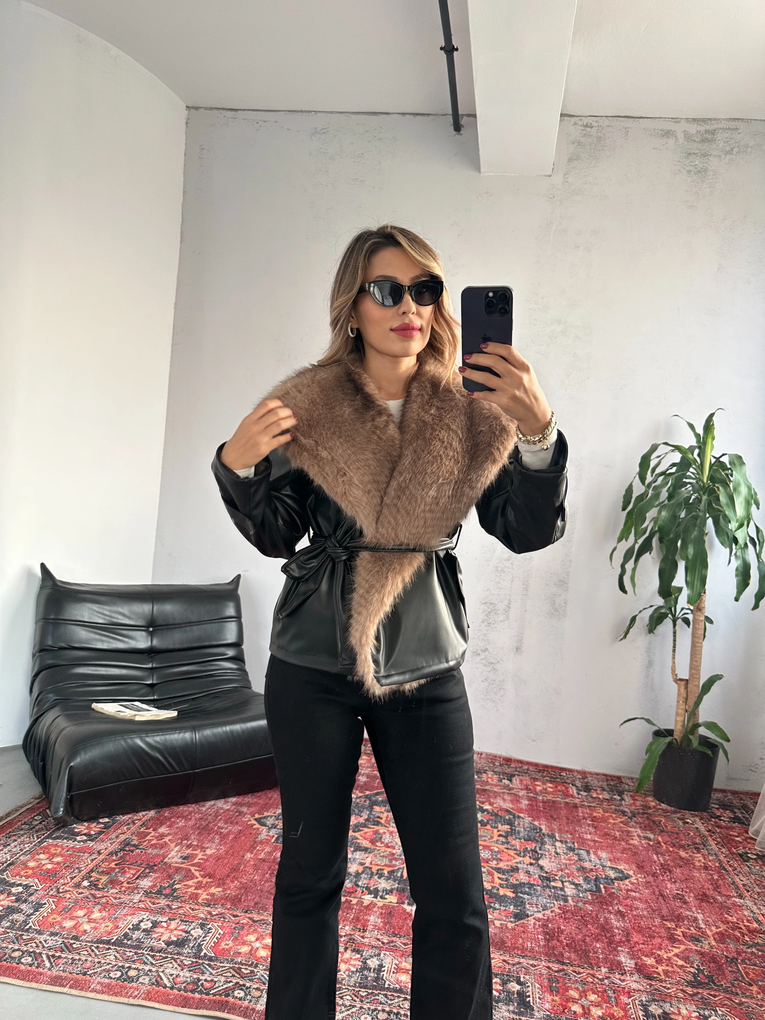 Kürk Yaka Kuşaklı Deri Ceket