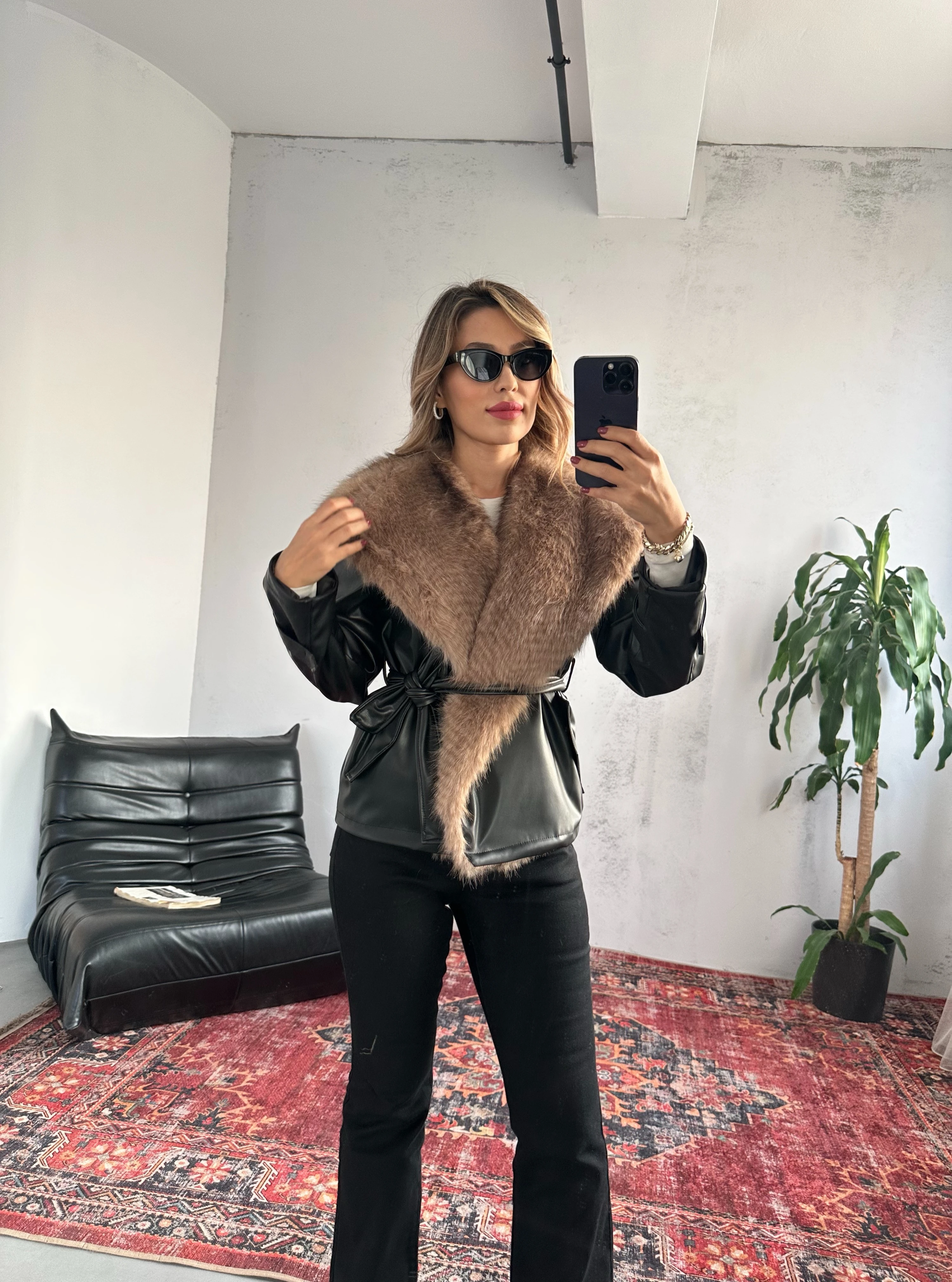 Kürk Yaka Kuşaklı Deri Ceket