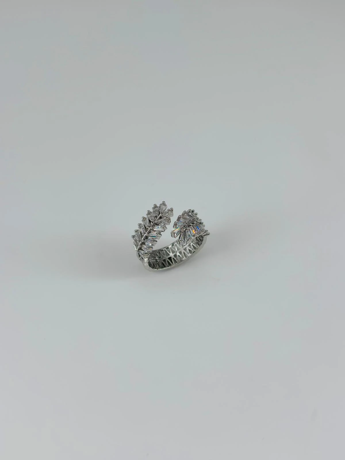 RODYUM KAPLAMA ZİRKON TAŞLI YÜZÜK 