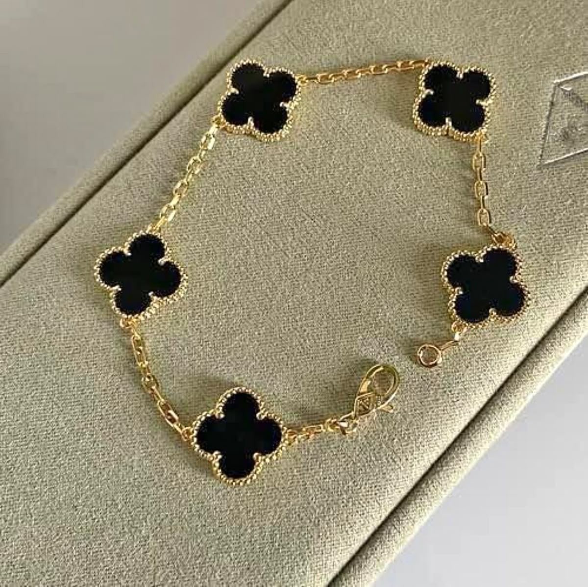 Van Cleef 5 Motif Bileklik (İthal)