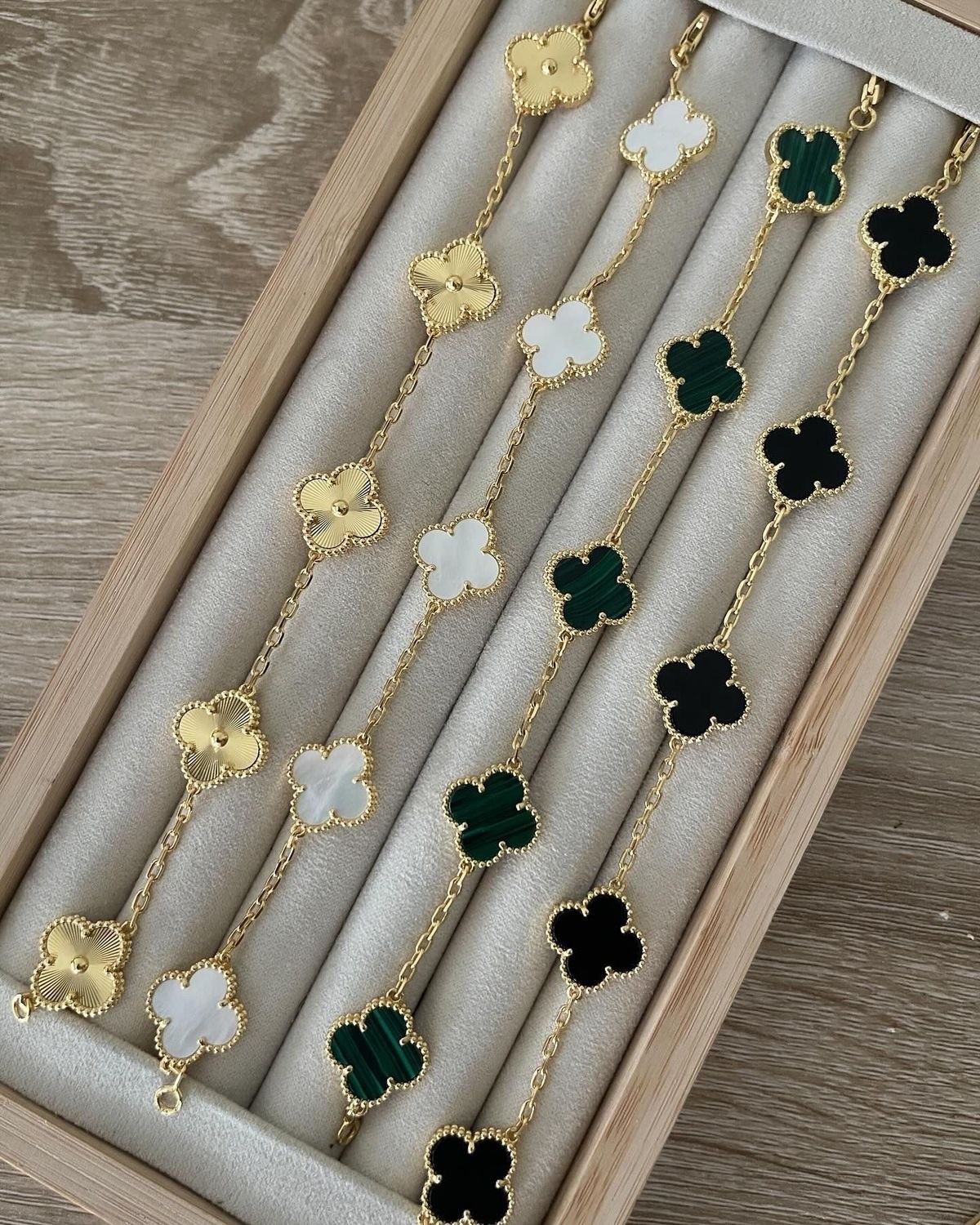 Van Cleef 5 Motif Bileklik (İthal)