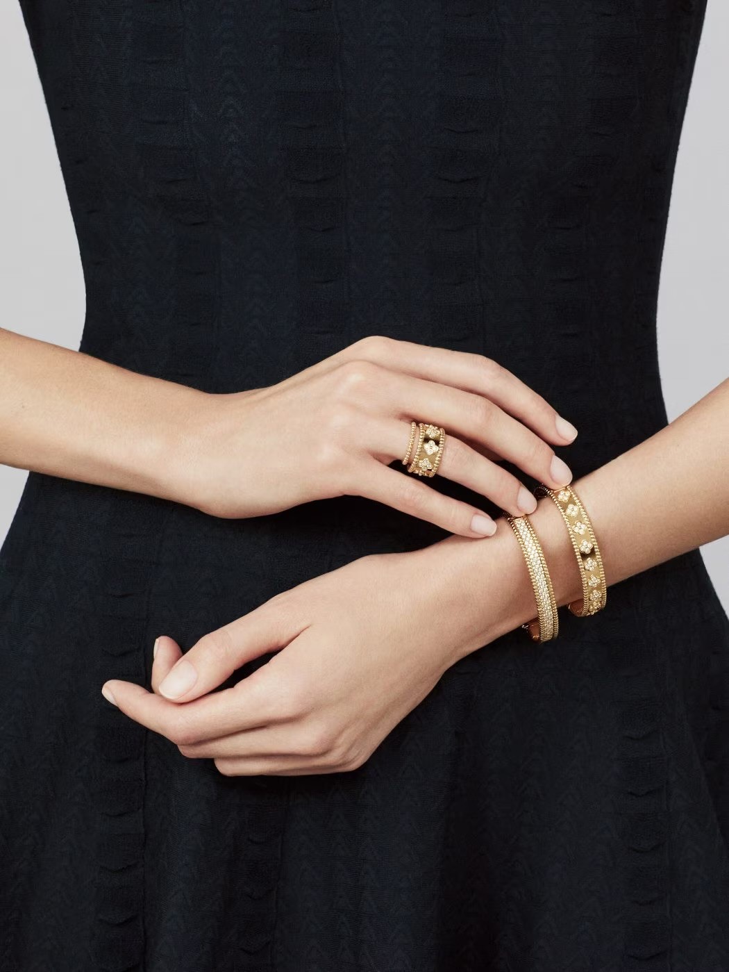 Van Cleef Perlée Clovers Bilezik