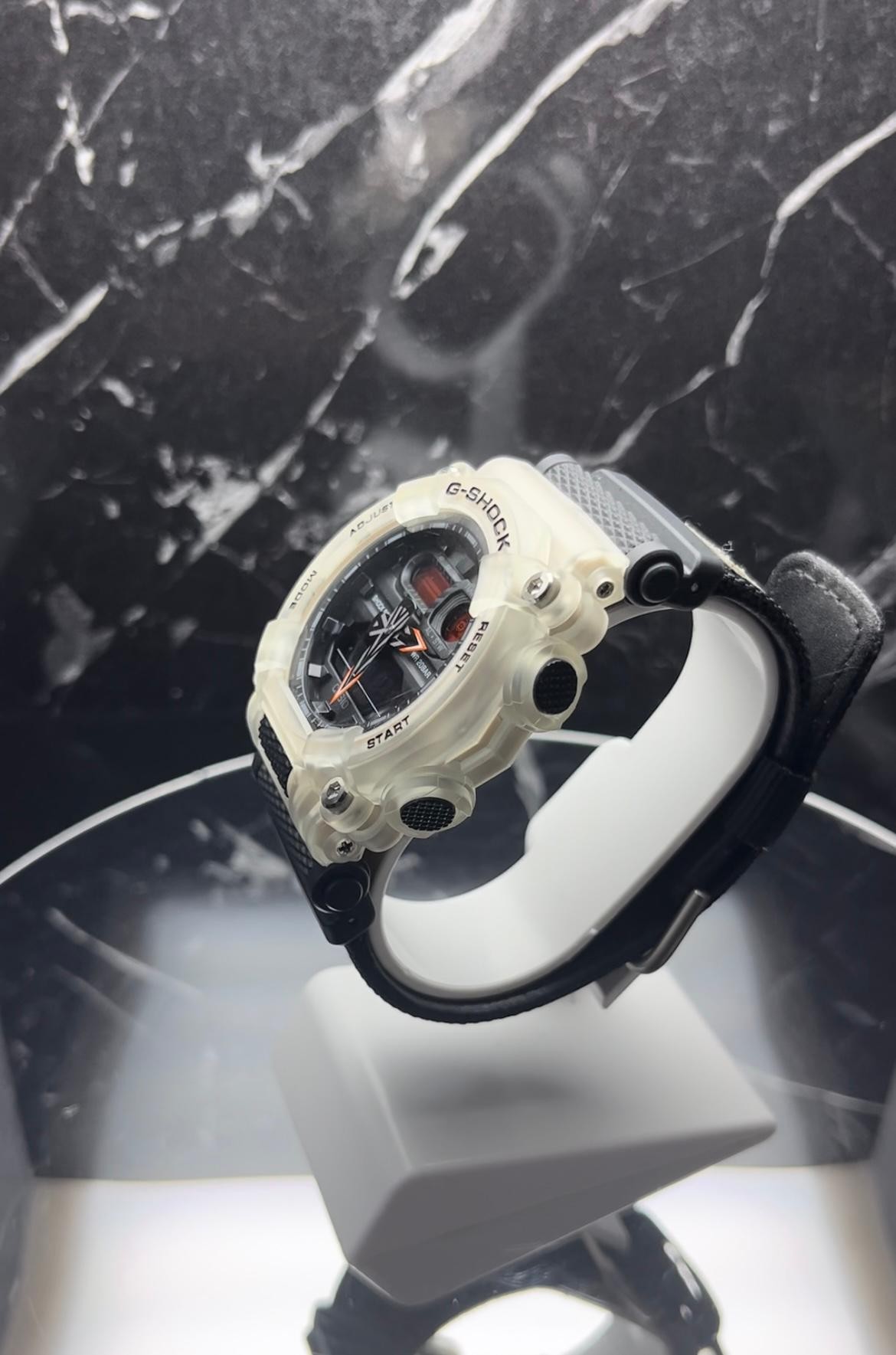 Casio G-SHOCK Siyah Kumaş Kordon Erkek Kol Saati