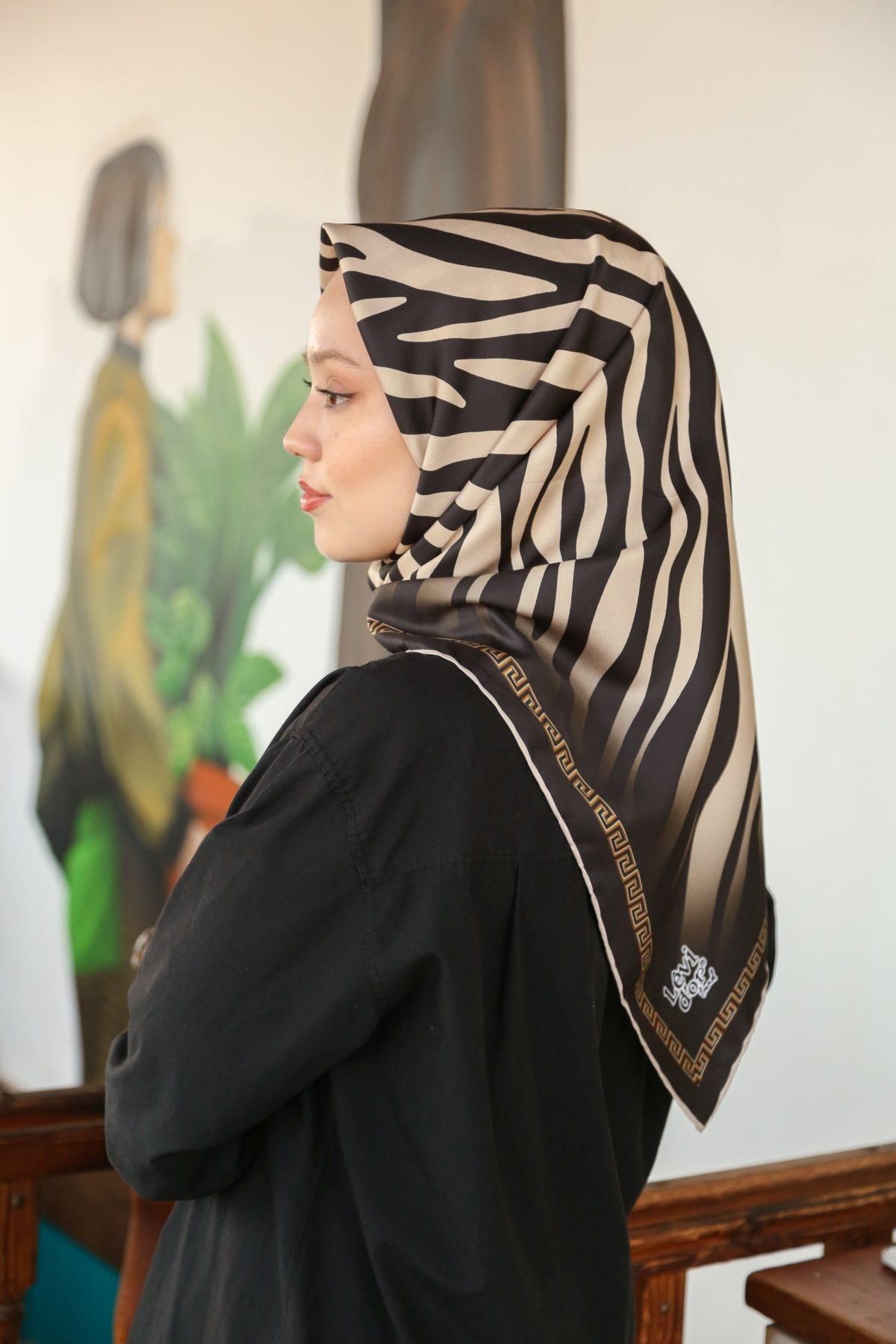 Yeni Sezon Zebra Desen Trend Polyester 90x90 Twill (TİVİL) Eşarp Modeli Tesettür Nağme Ldt14
