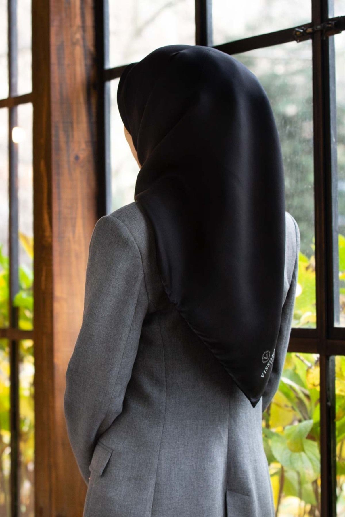 %100 Twill Ipek Düz Siyah Renkli Daha Tok Exclusive Serisi 90x90 Eşarp Dikim Şekli : El Dikişi