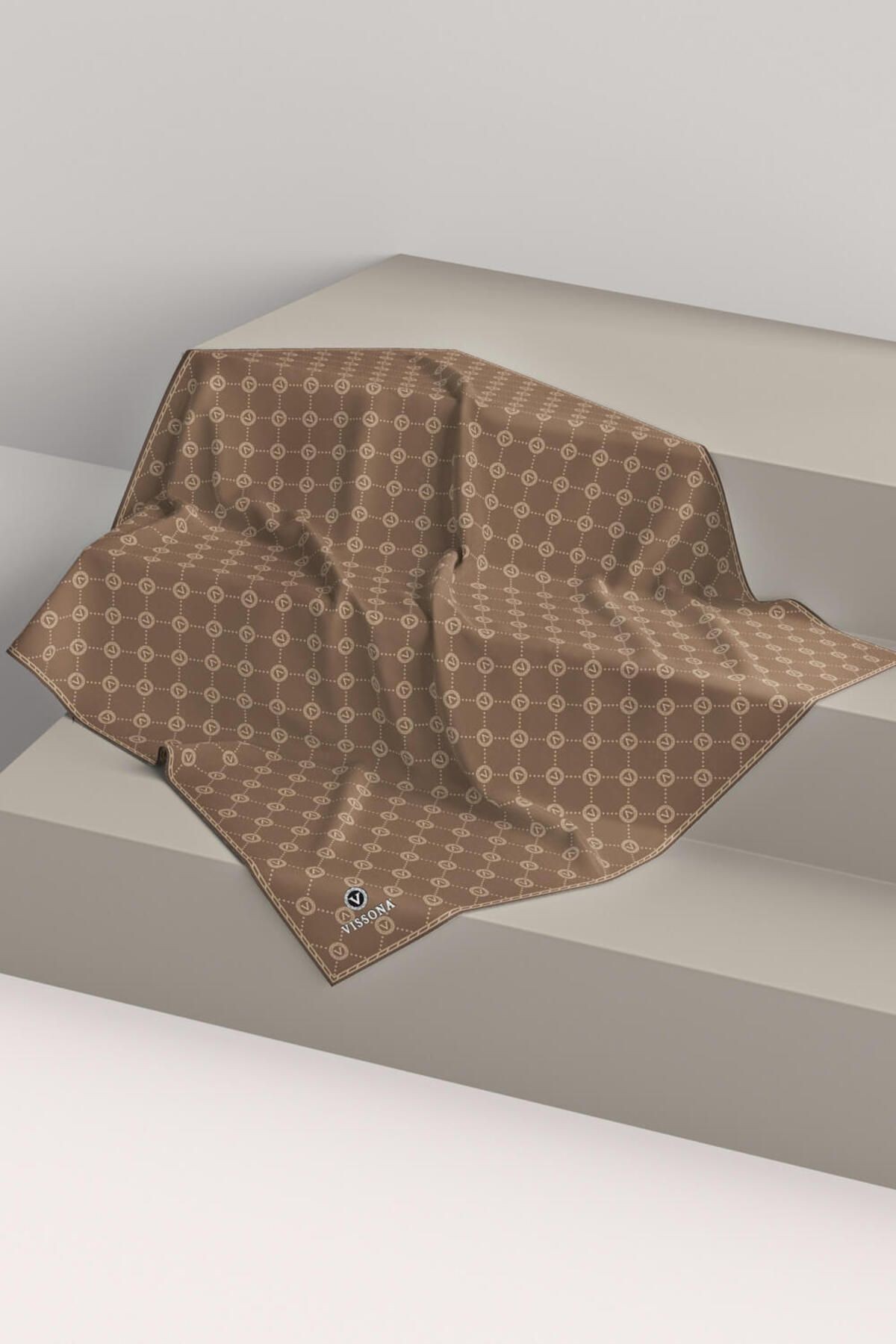 %100 Twill Ipek Monogram Desenli Sütlü Kahve Renkli 90x90 Eşarp Dikim Şekli : El Dikişi