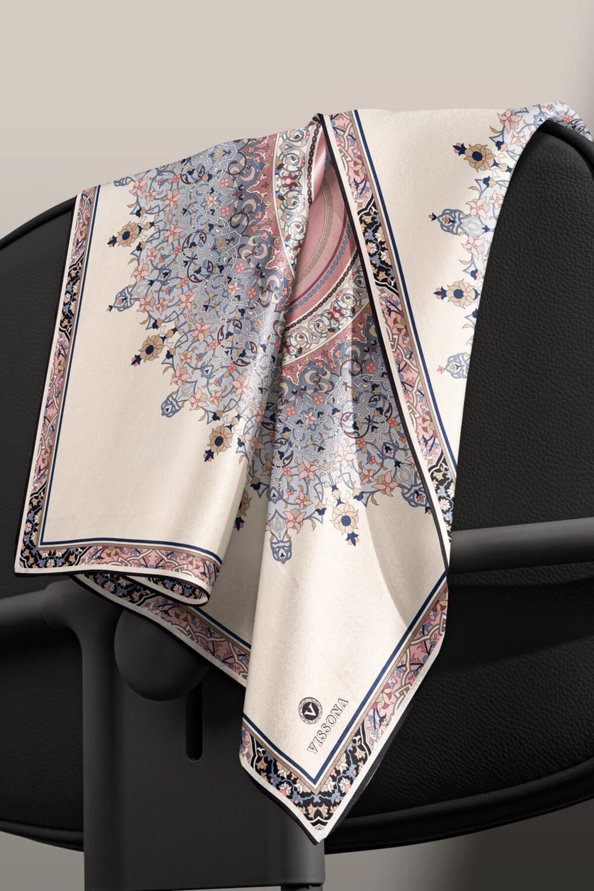 %100 Twill İpek Şal Desenli Pudra Renkli 90x90 Eşarp Dikim Şekli : El Dikişi