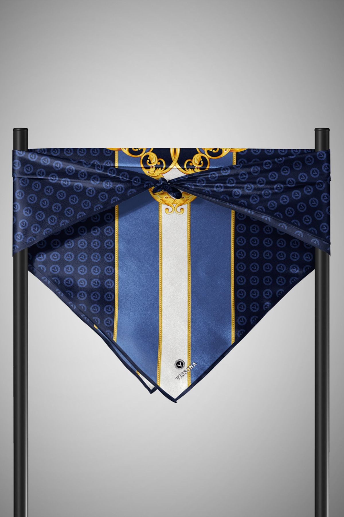 %100 Twill İpek Monogram Ve Barok Desenli Lacivert - İndigo  Renkli 90x90 Eşarp Dikim Şekli : El Dik