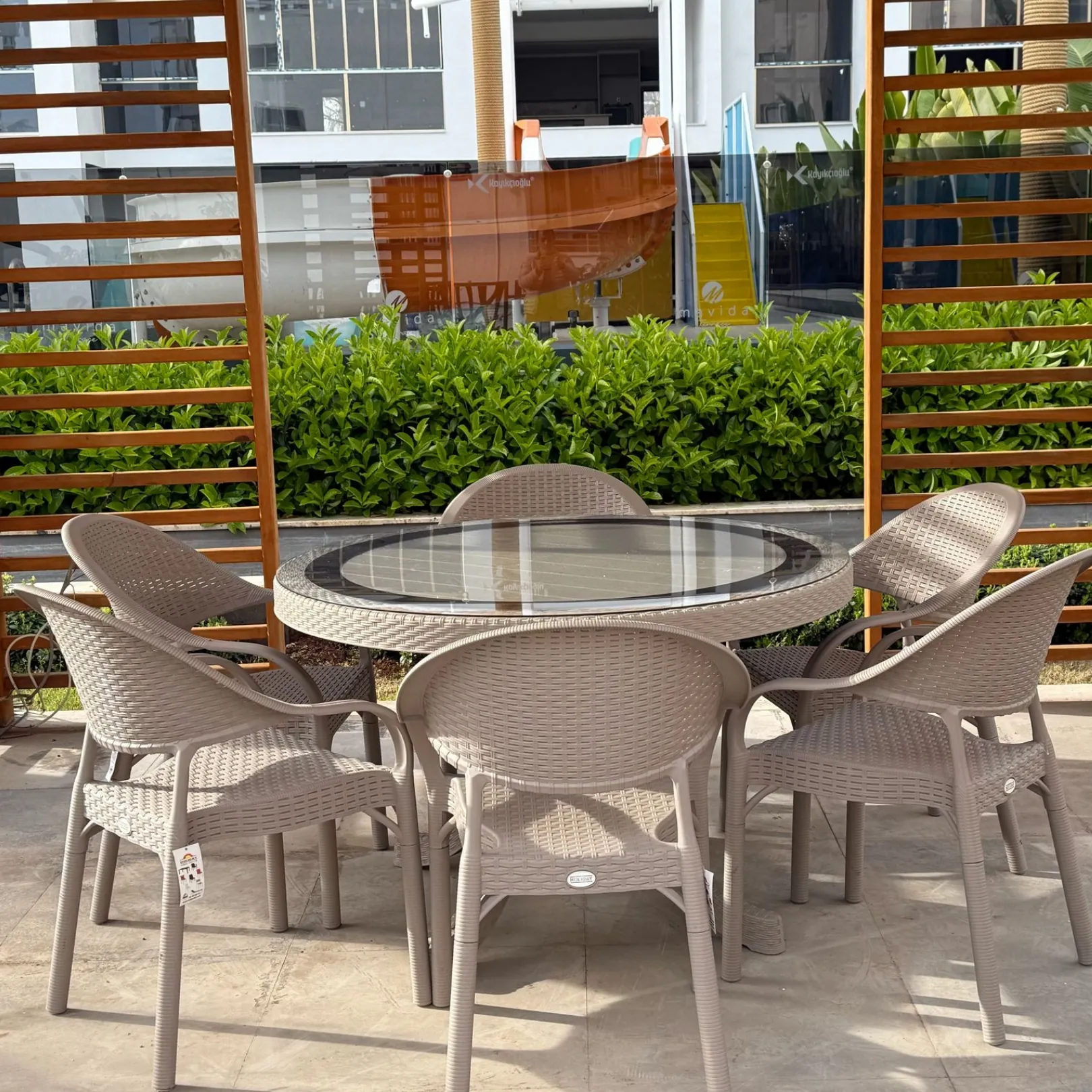 Holiday Yuvarlak Masa Takımı