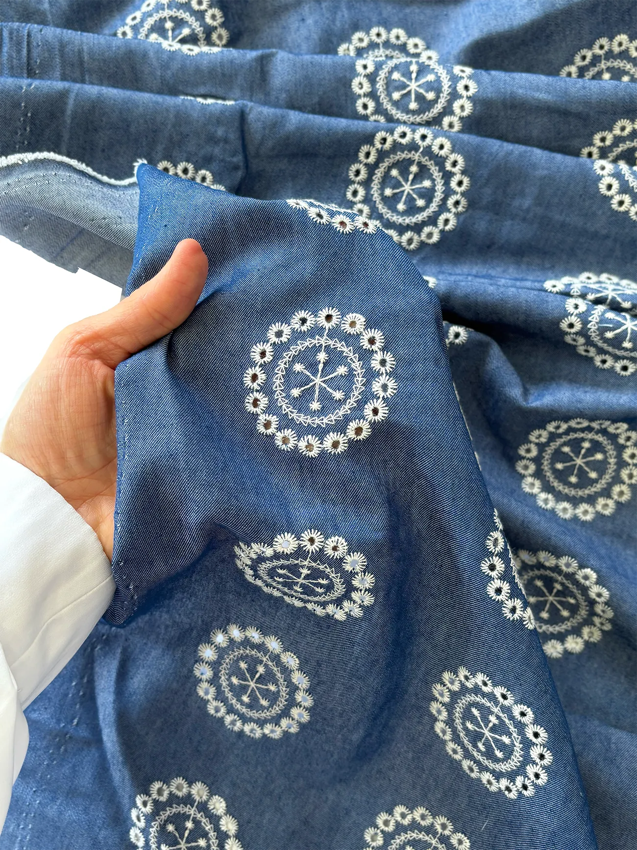 Halka Desen Nakışlı Kot Fisto Kumaş Serisi 