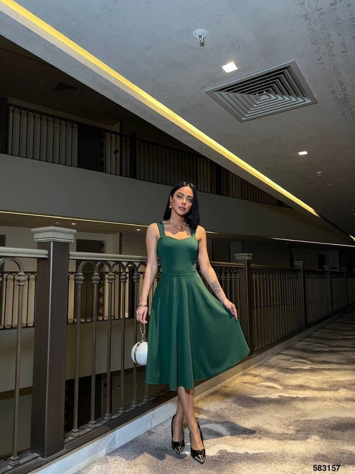 Kadın Dalgıç Krep Kumaş Kalp Yaka Askılı Midi Boy Elbise