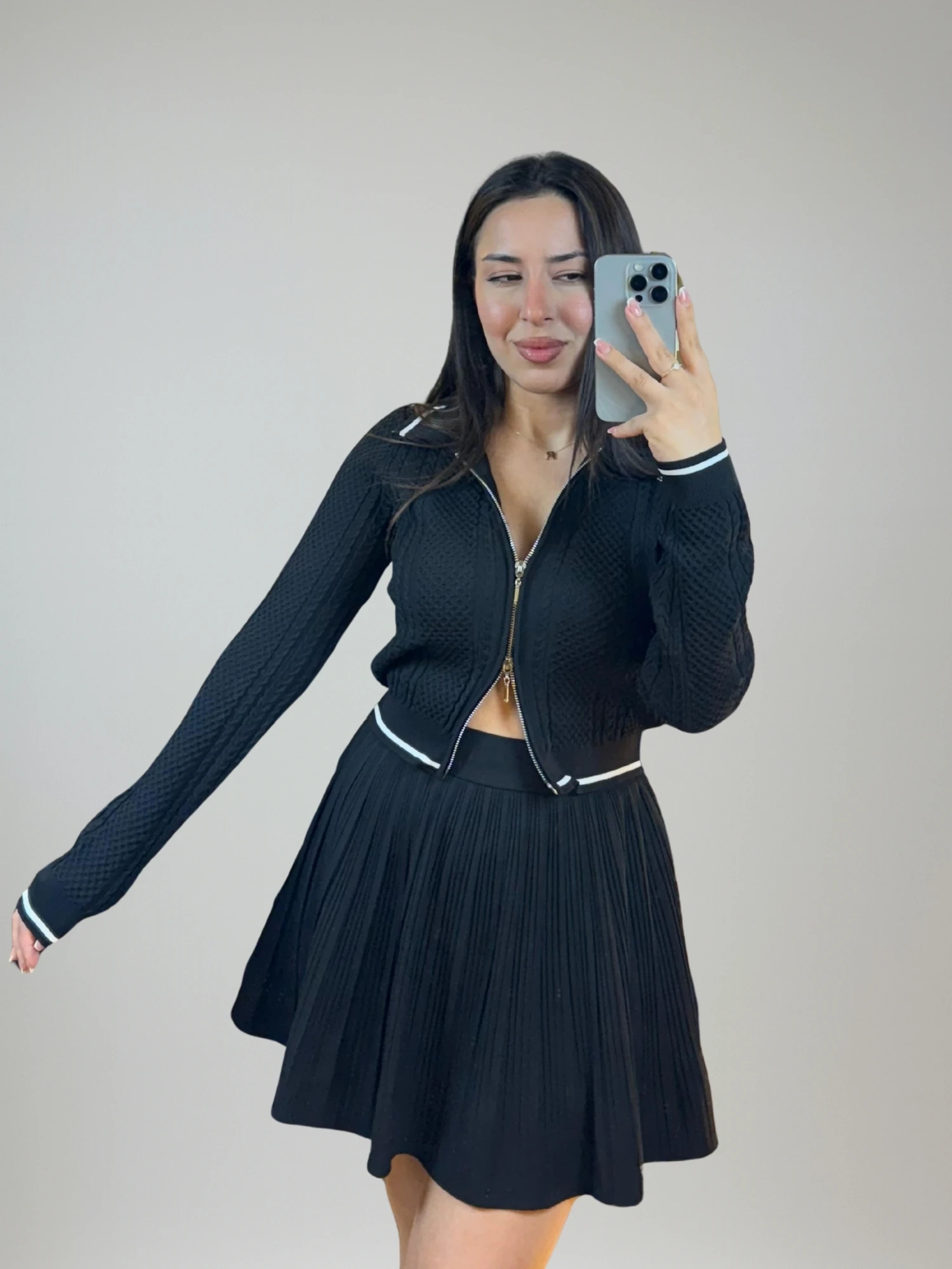 Ön Fermuarlı Siyah Hırka