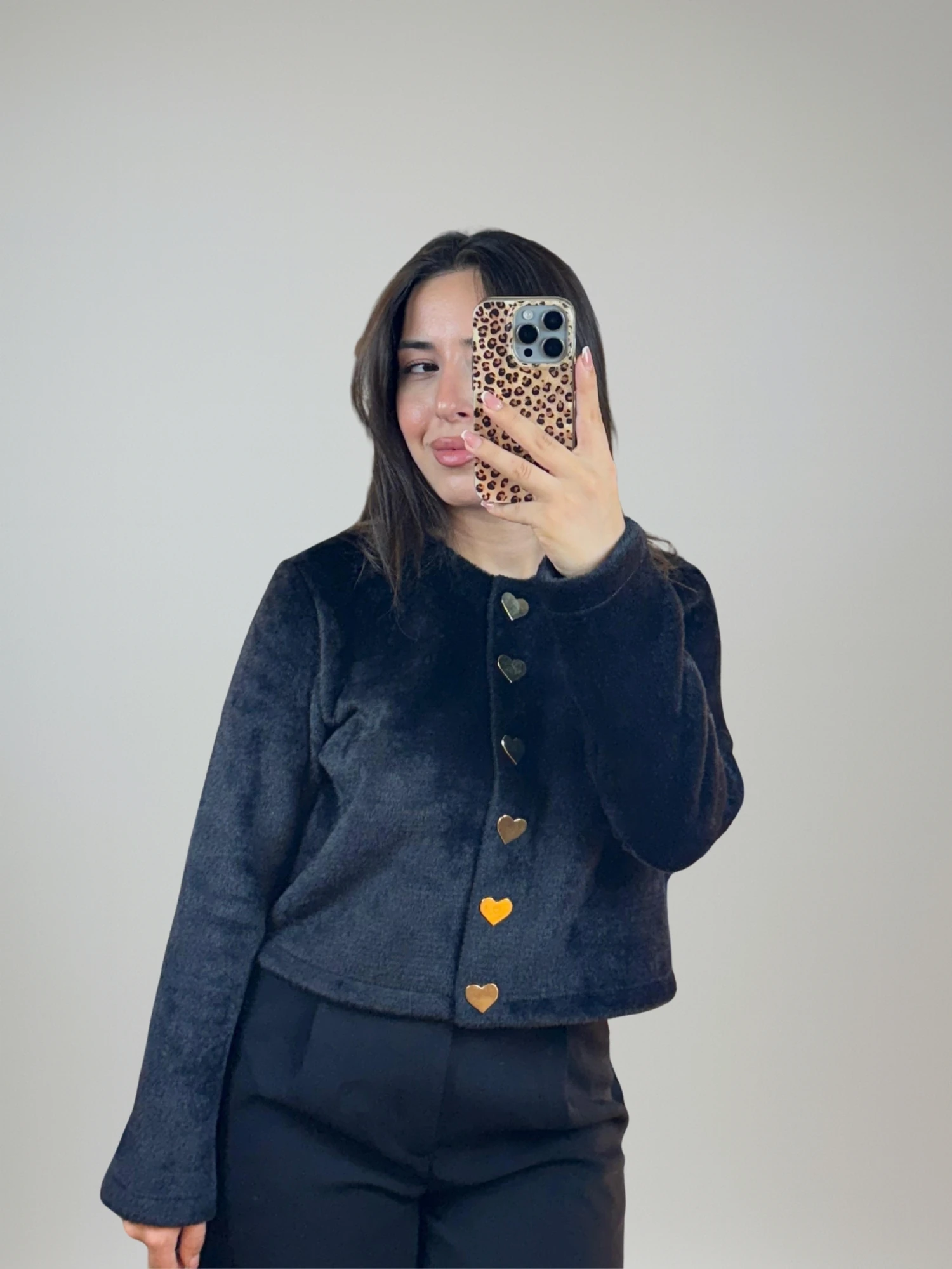 Siyah Kalp Düğmeli Hırka 