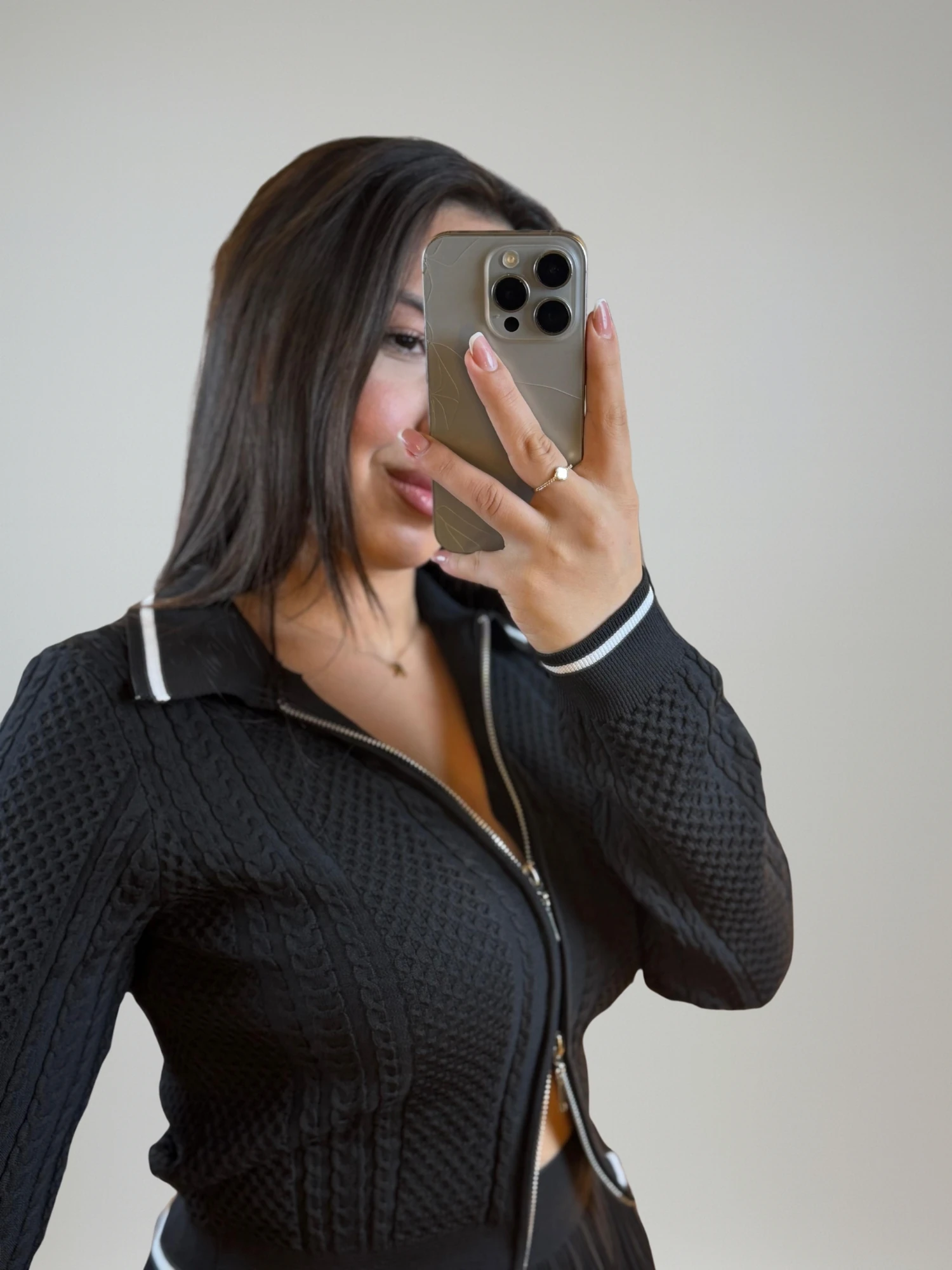 Ön Fermuarlı Siyah Hırka