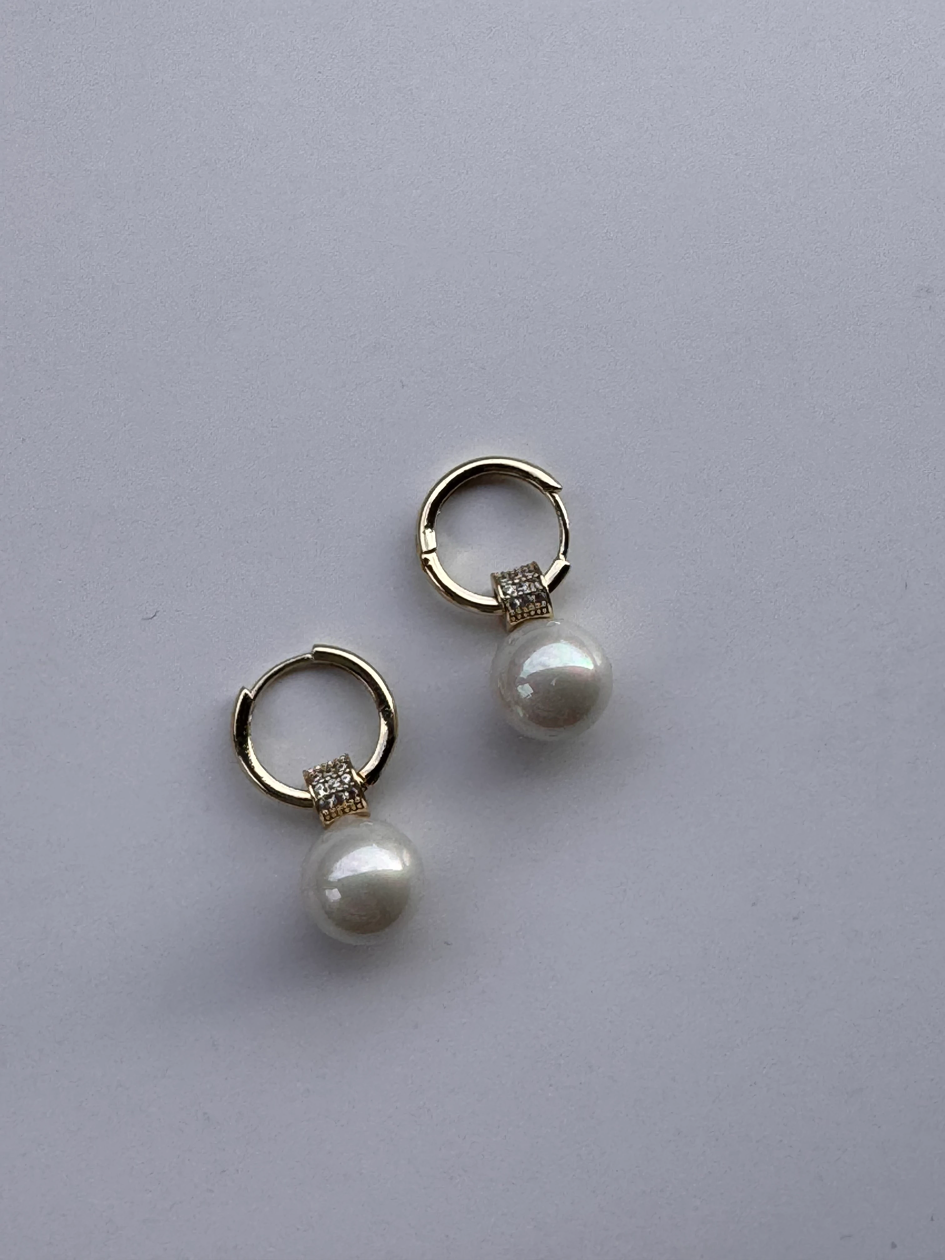 Suni İncili Sallantılı Gold Küpe