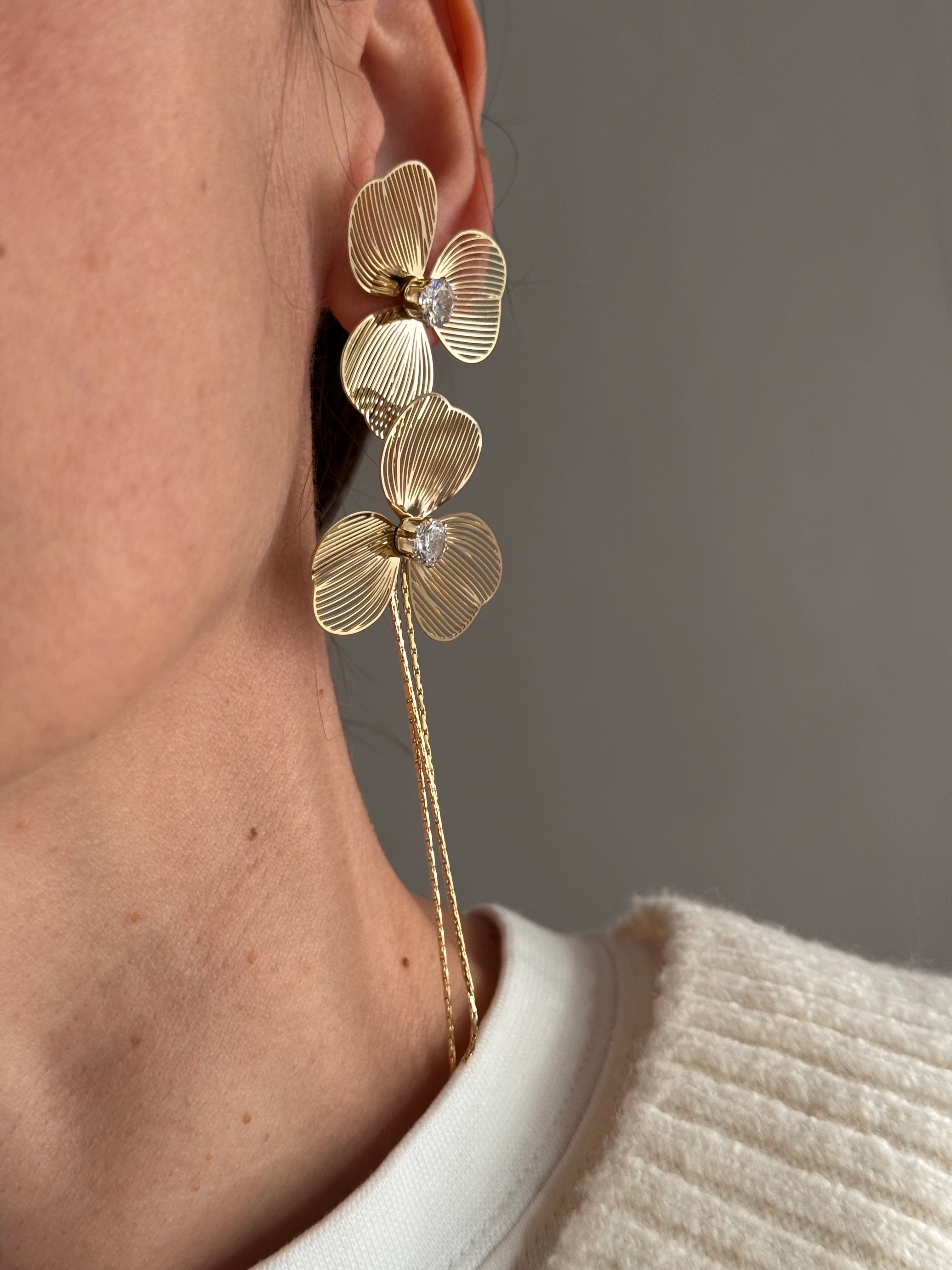 Yonca Sallantılı Küpe