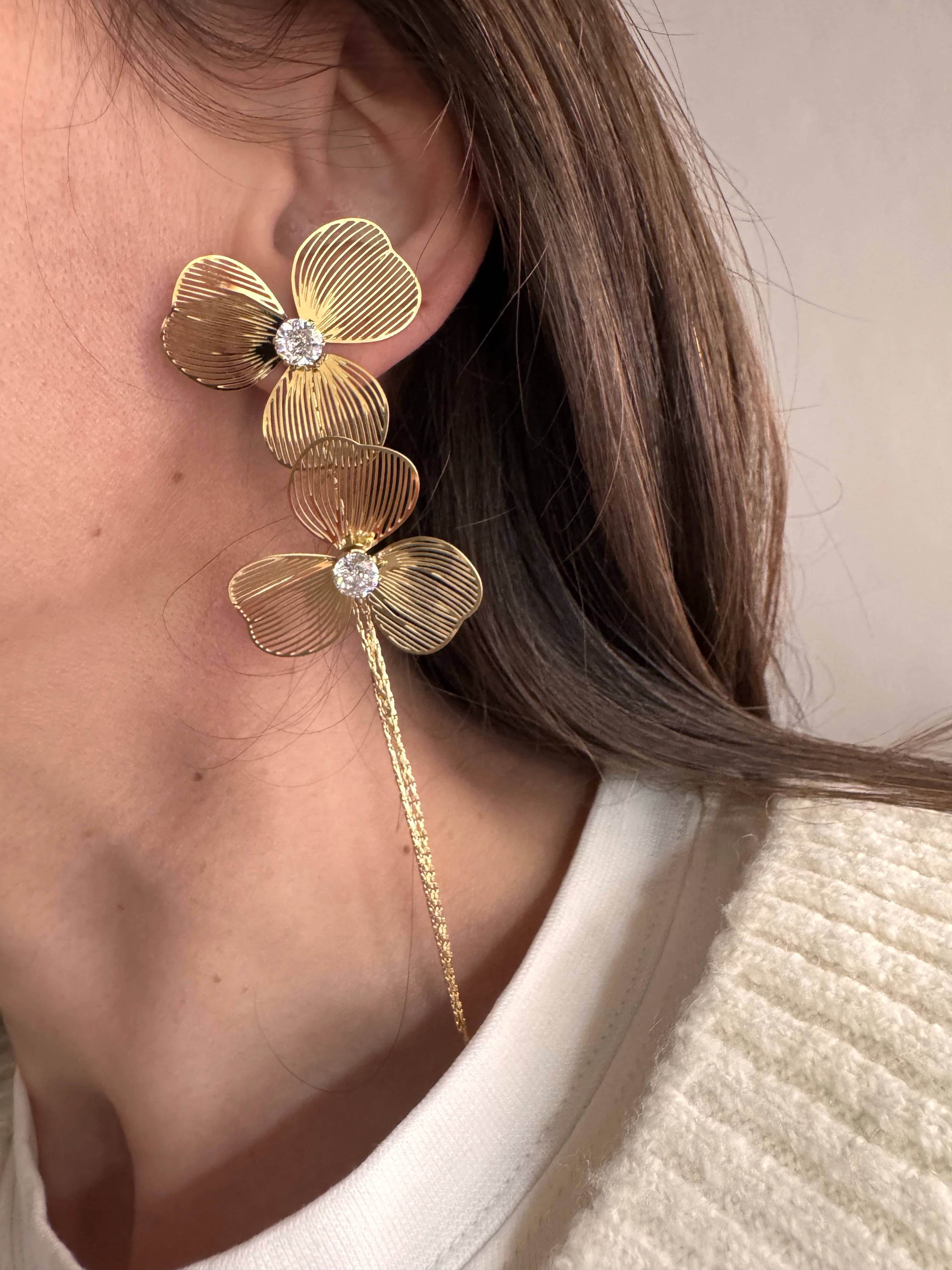 Yonca Sallantılı Küpe