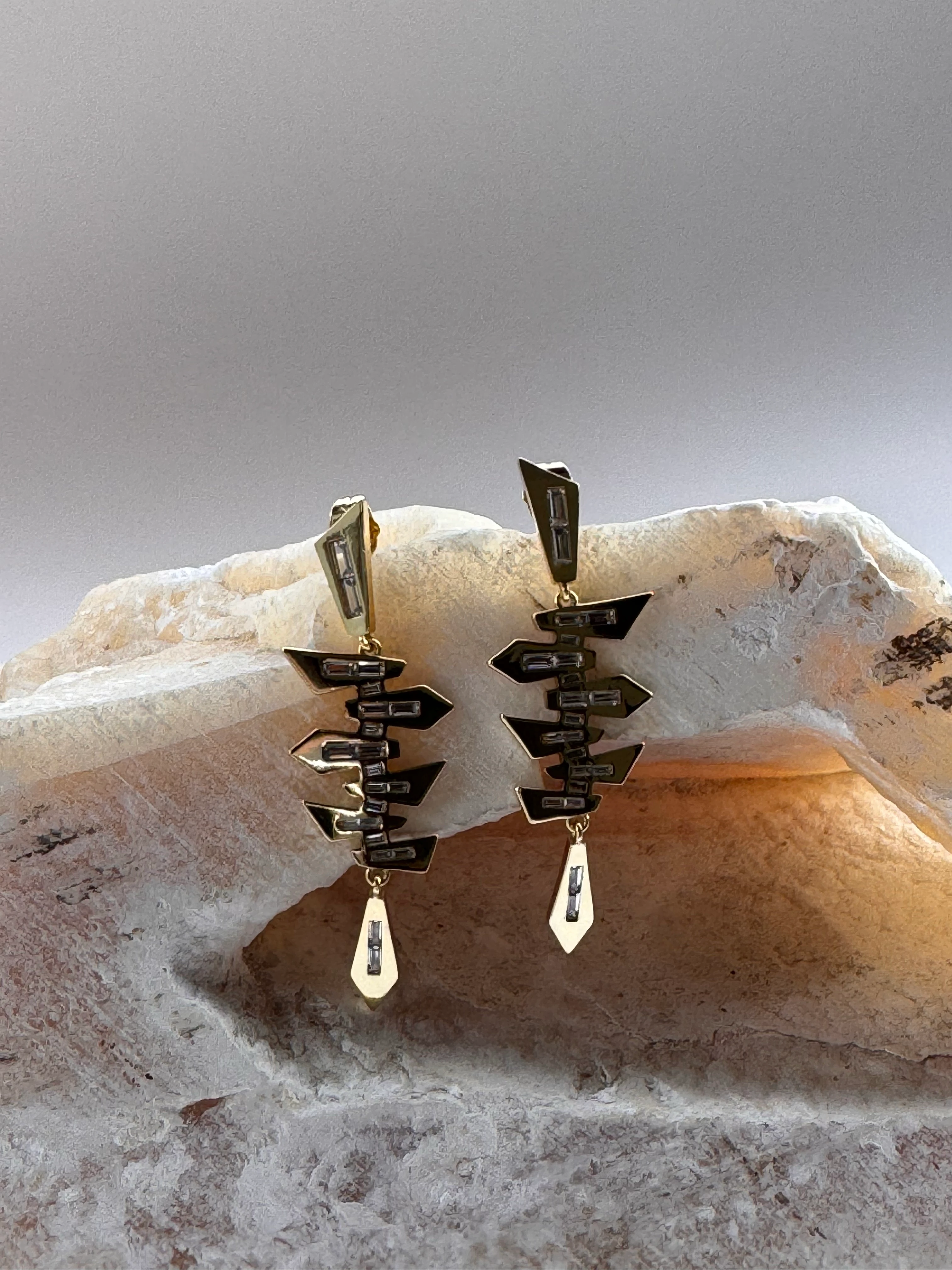 Maria Sallantılı Küpe