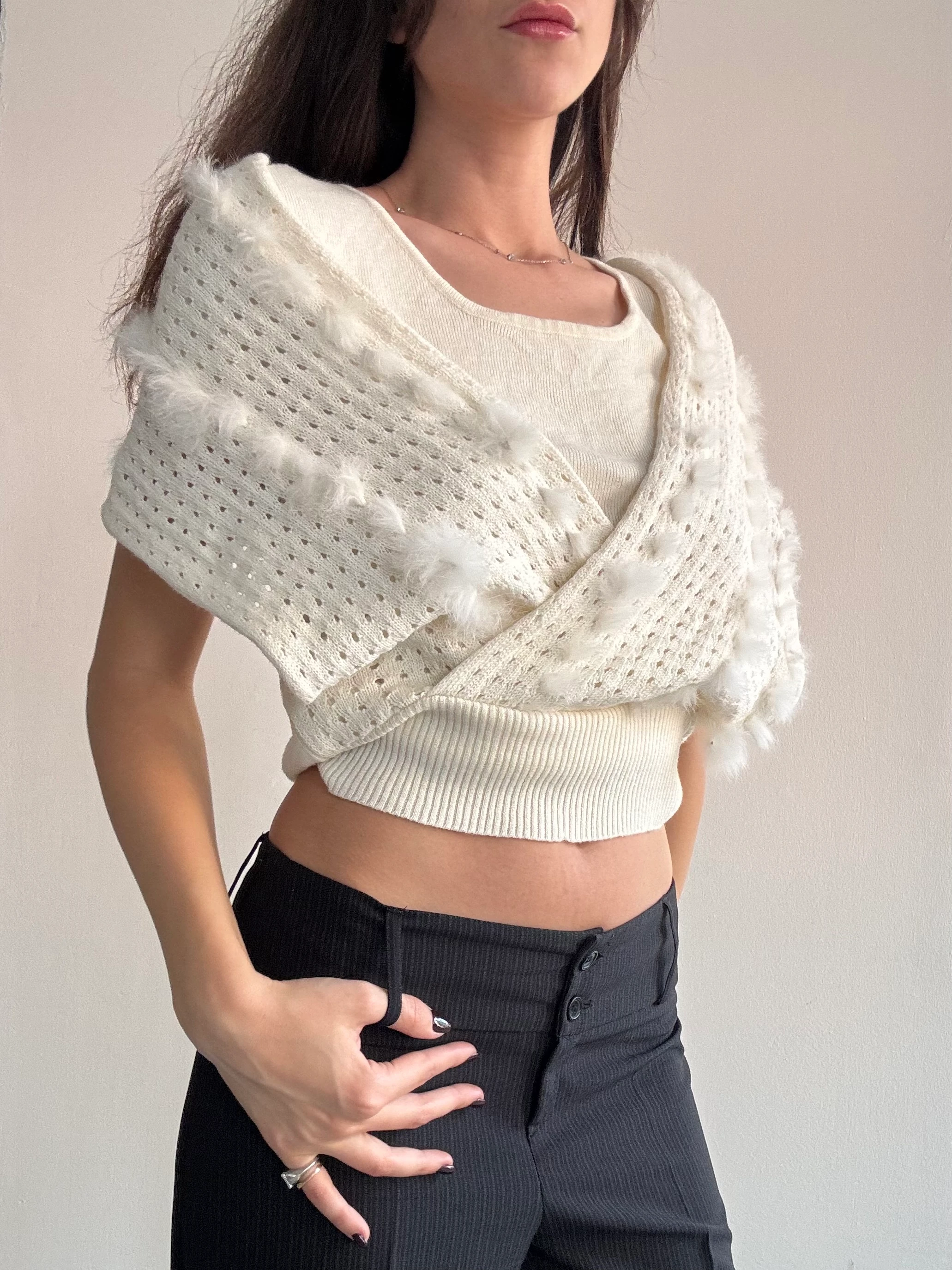 Tüy Detaylı Krem Triko Üst 