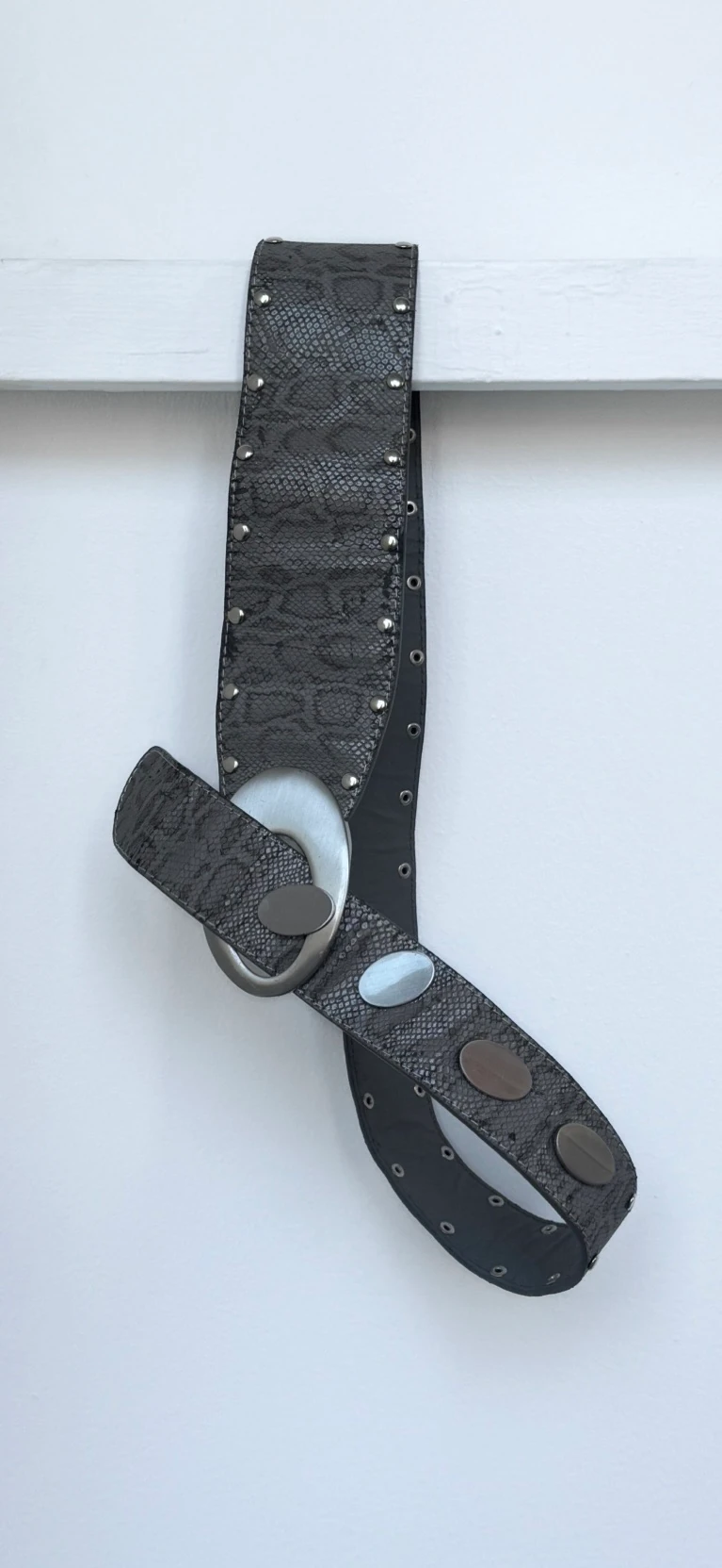 Tokalı Yılan Desenli Deri Kemer 