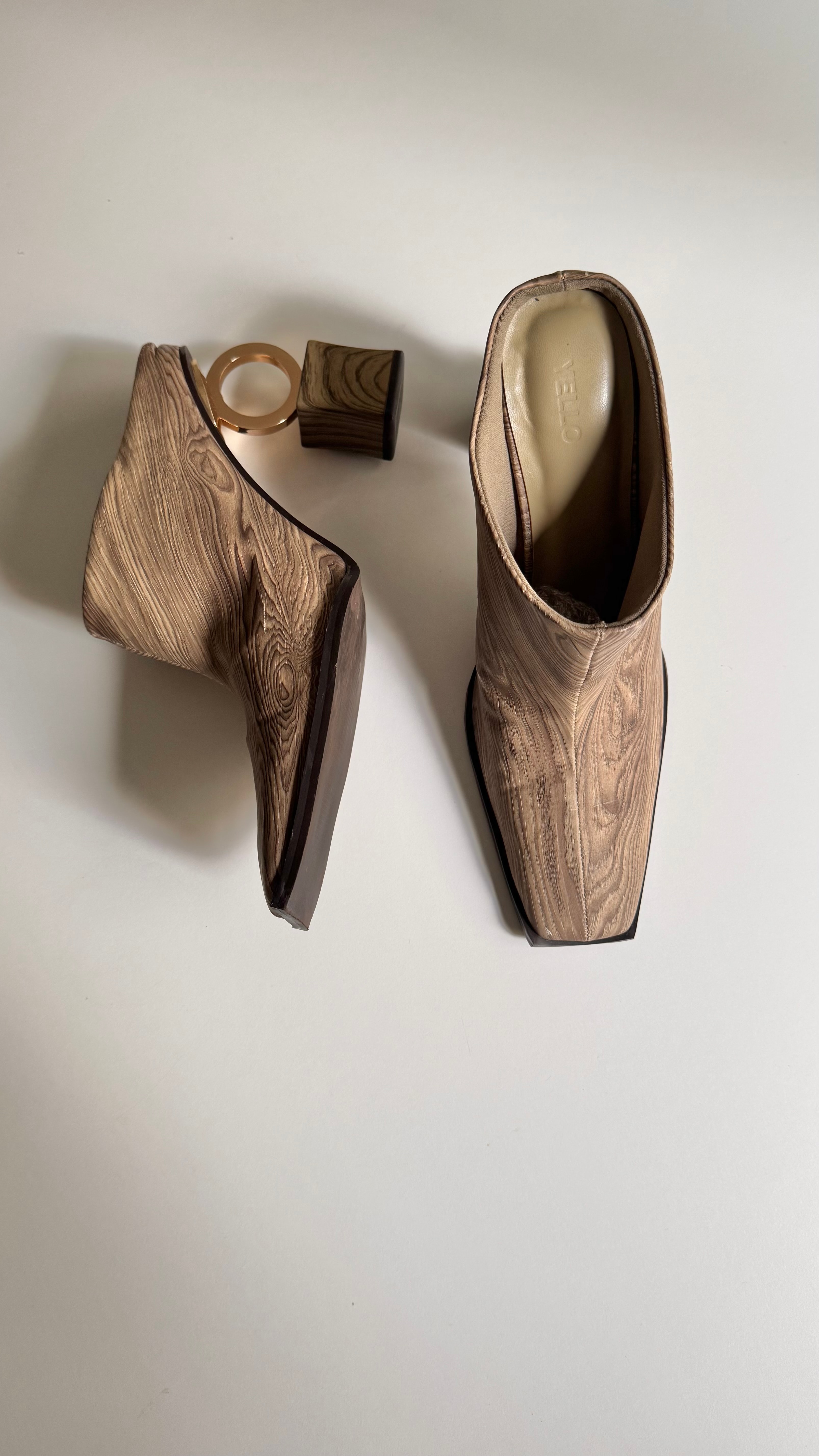 Ahşap Dokulu Halka Topuklu Ayakkabı 