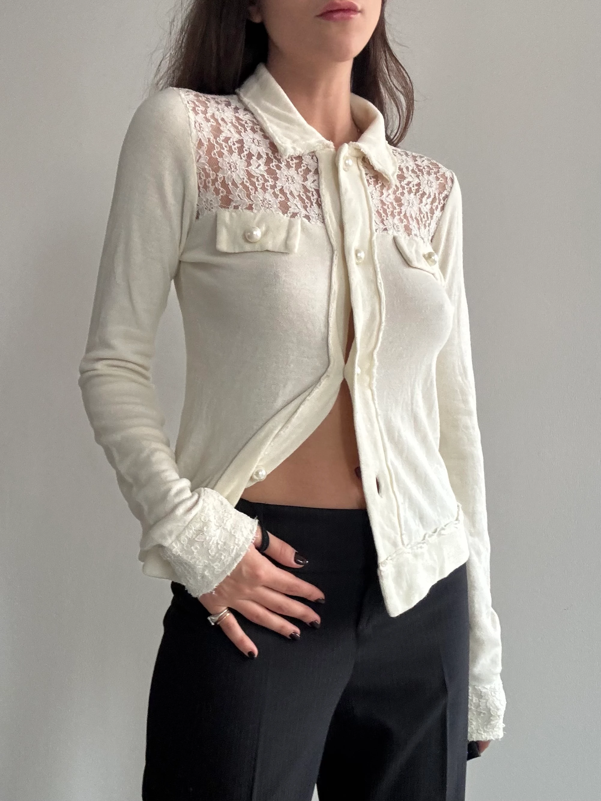 Dantel Detaylı İnci Düğmeli Gömlek 