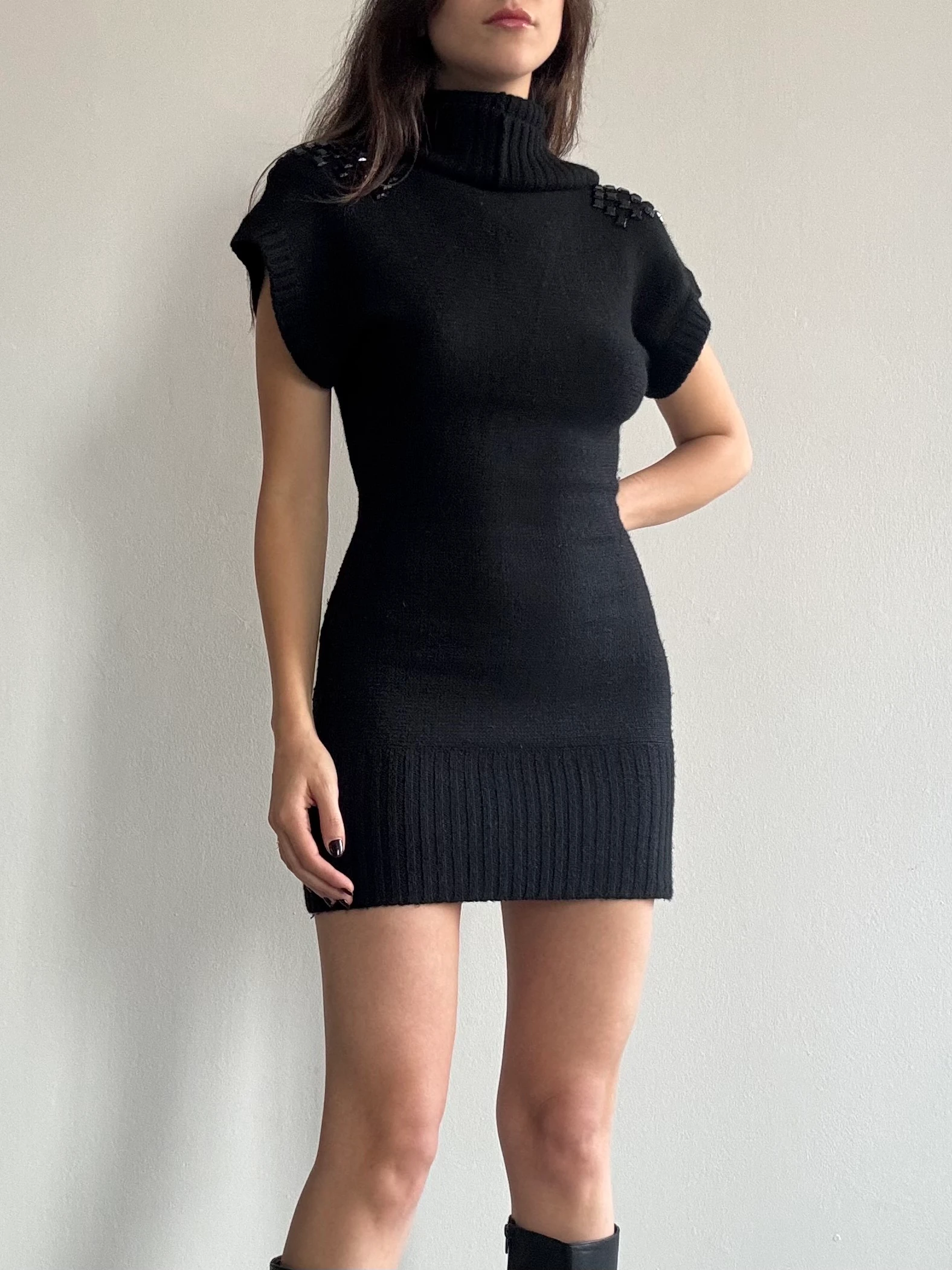 Siyah Taş Detaylı Triko Elbise 