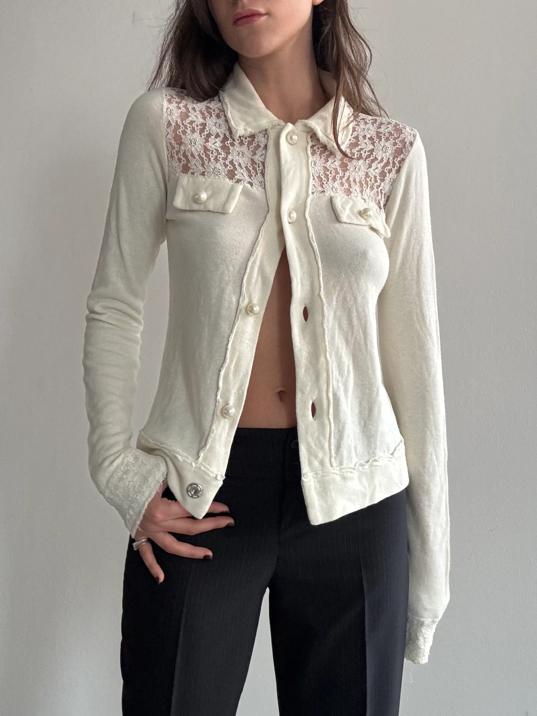 Dantel Detaylı İnci Düğmeli Gömlek 