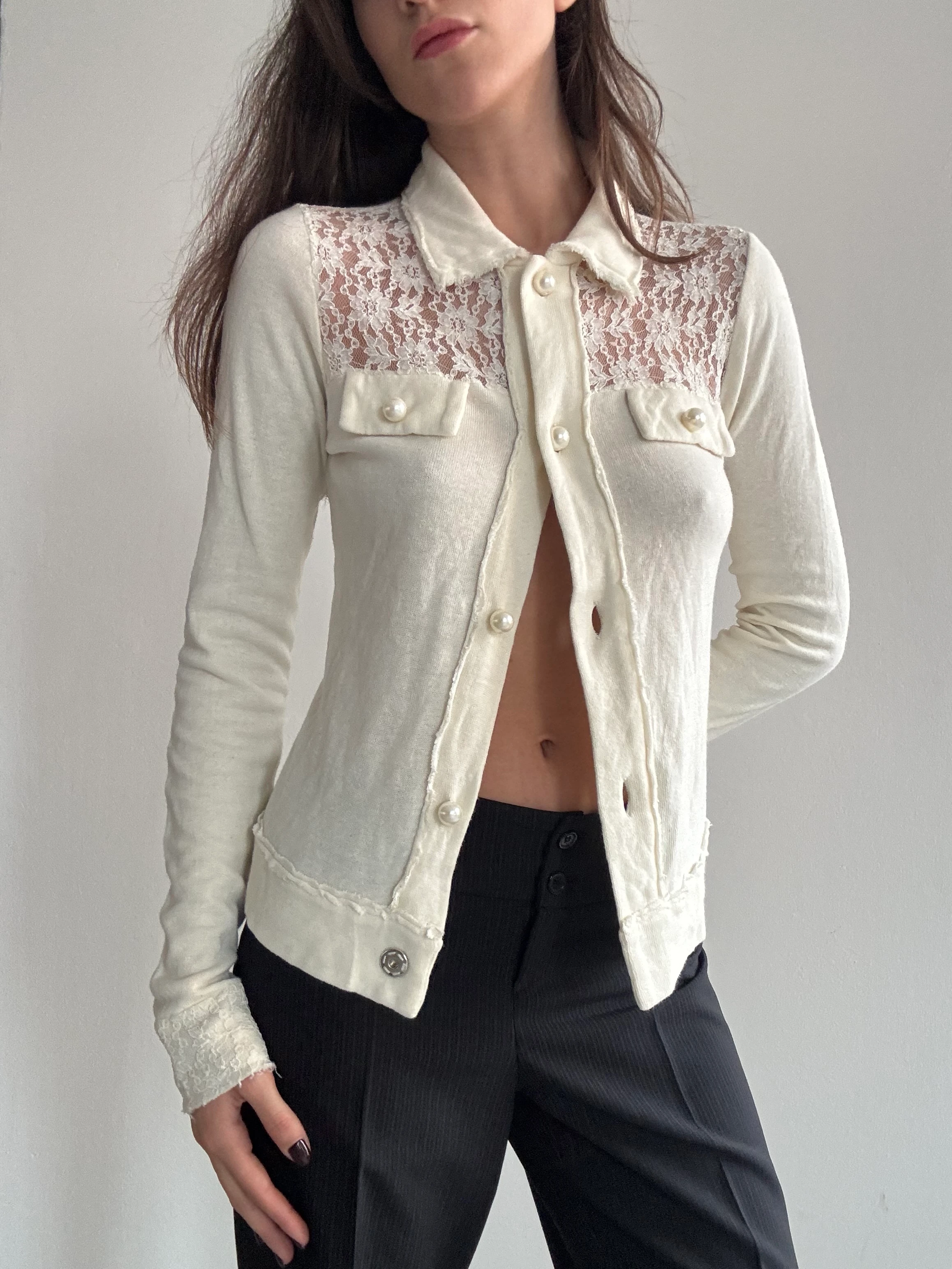 Dantel Detaylı İnci Düğmeli Gömlek 