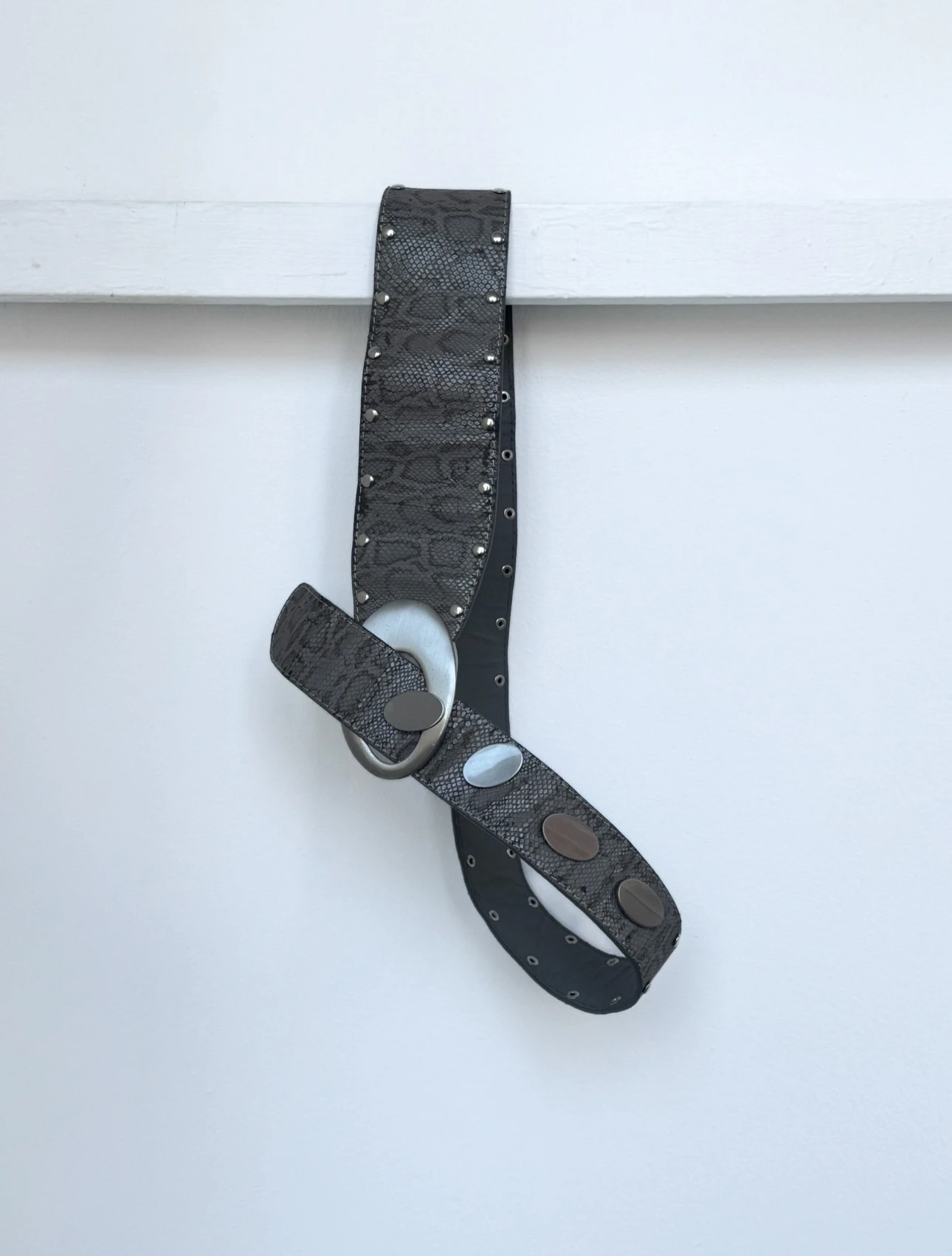 Tokalı Yılan Desenli Deri Kemer 