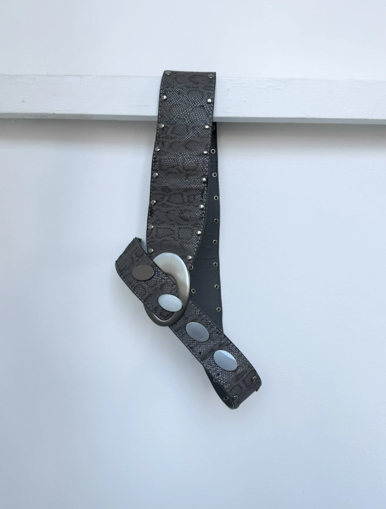 Tokalı Yılan Desenli Deri Kemer 